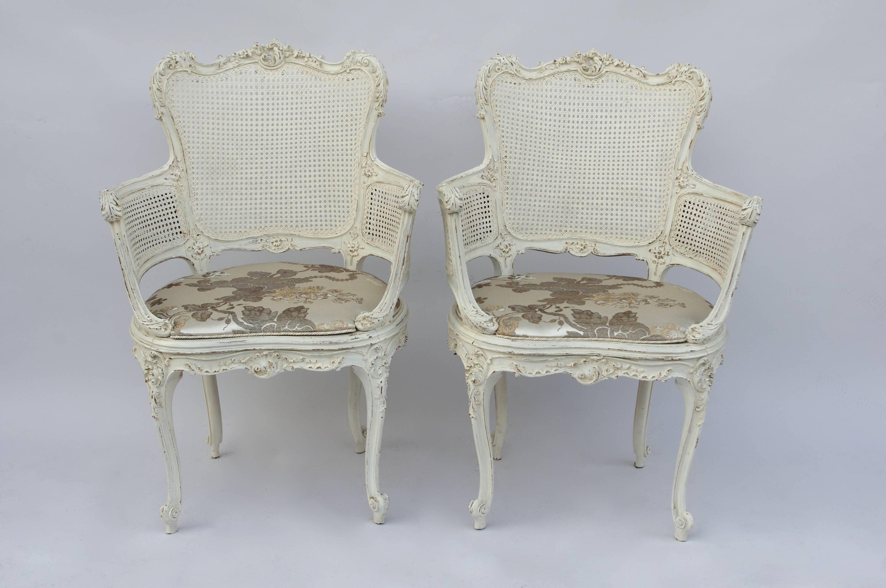 19th Century Pair of Louis XV Style White Lacquer Armchairs In Excellent Condition In Saint-Ouen, FR