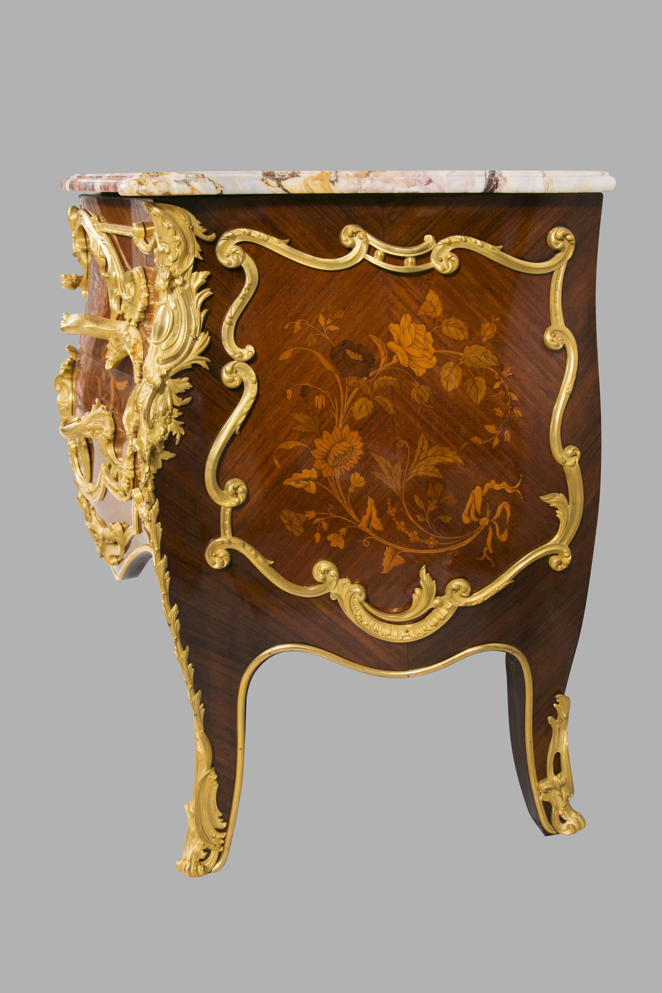 Outstanding and impressive Louis XV-style commode from the last quarter of the 19th century, with stained-wood floral marquetry in rosewood frames.  A lively commode that is curved on all sides.  It opens with two drawers sans traverse.  The central