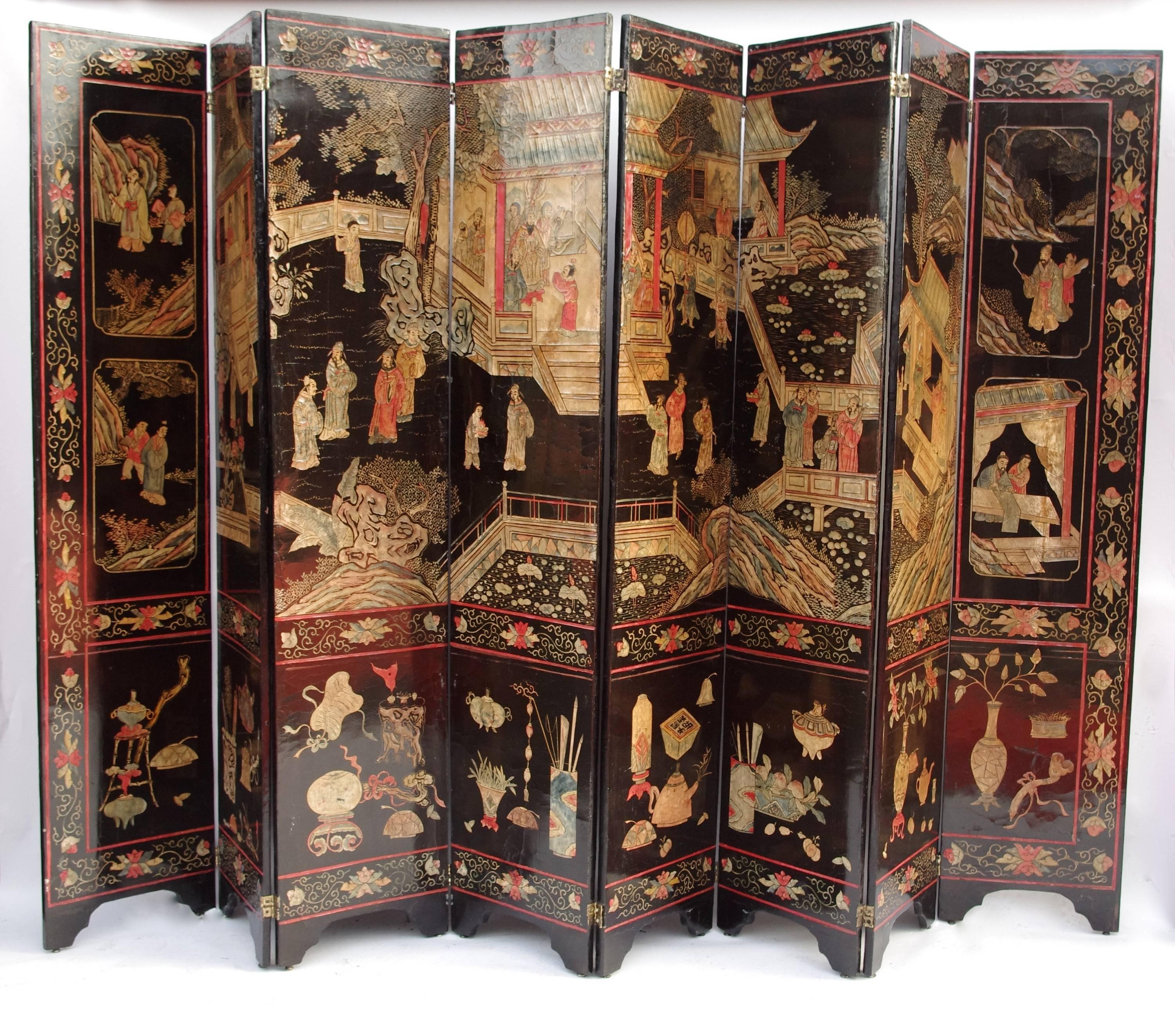 Richly decorated on both side.
Eight panels.
Chinese work.
Polychrome decor in Coromandel lacquer.
Palace scene.
Work from the end of the 19th century.