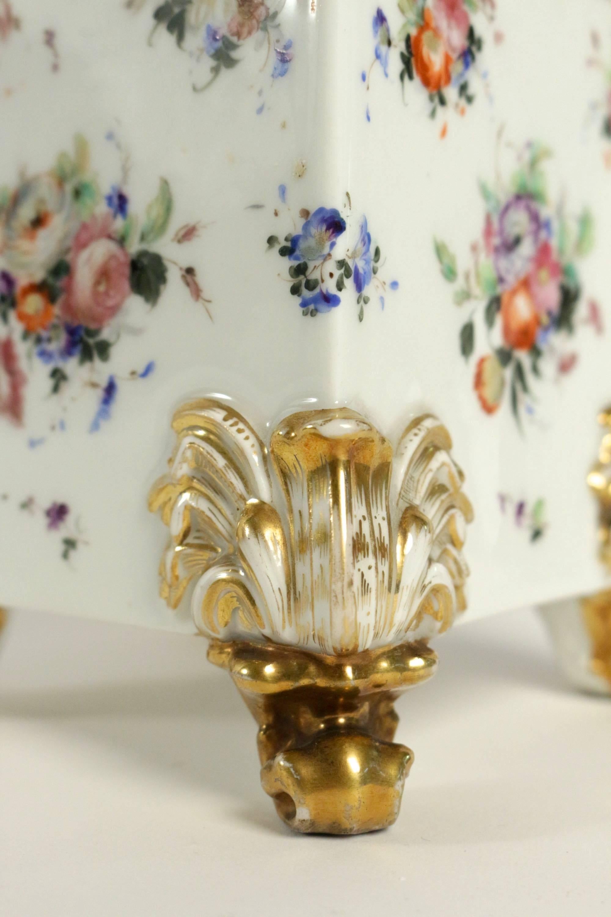 Pair of Paris Porcelain Covered Pots, circa 1830 For Sale 5