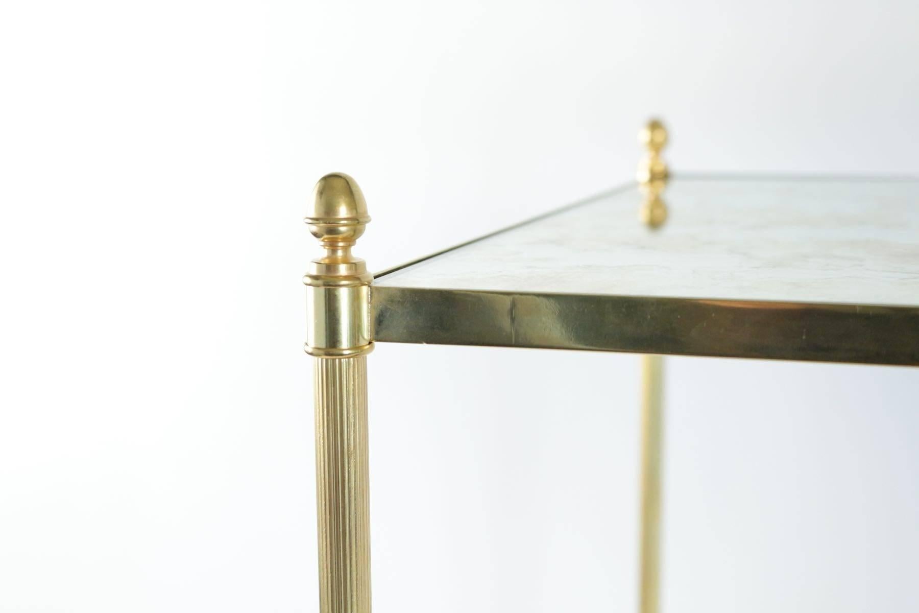 Louis XVI style
Gilt brass
Fluted feet
Oxidized mirror top
Work from 1970.