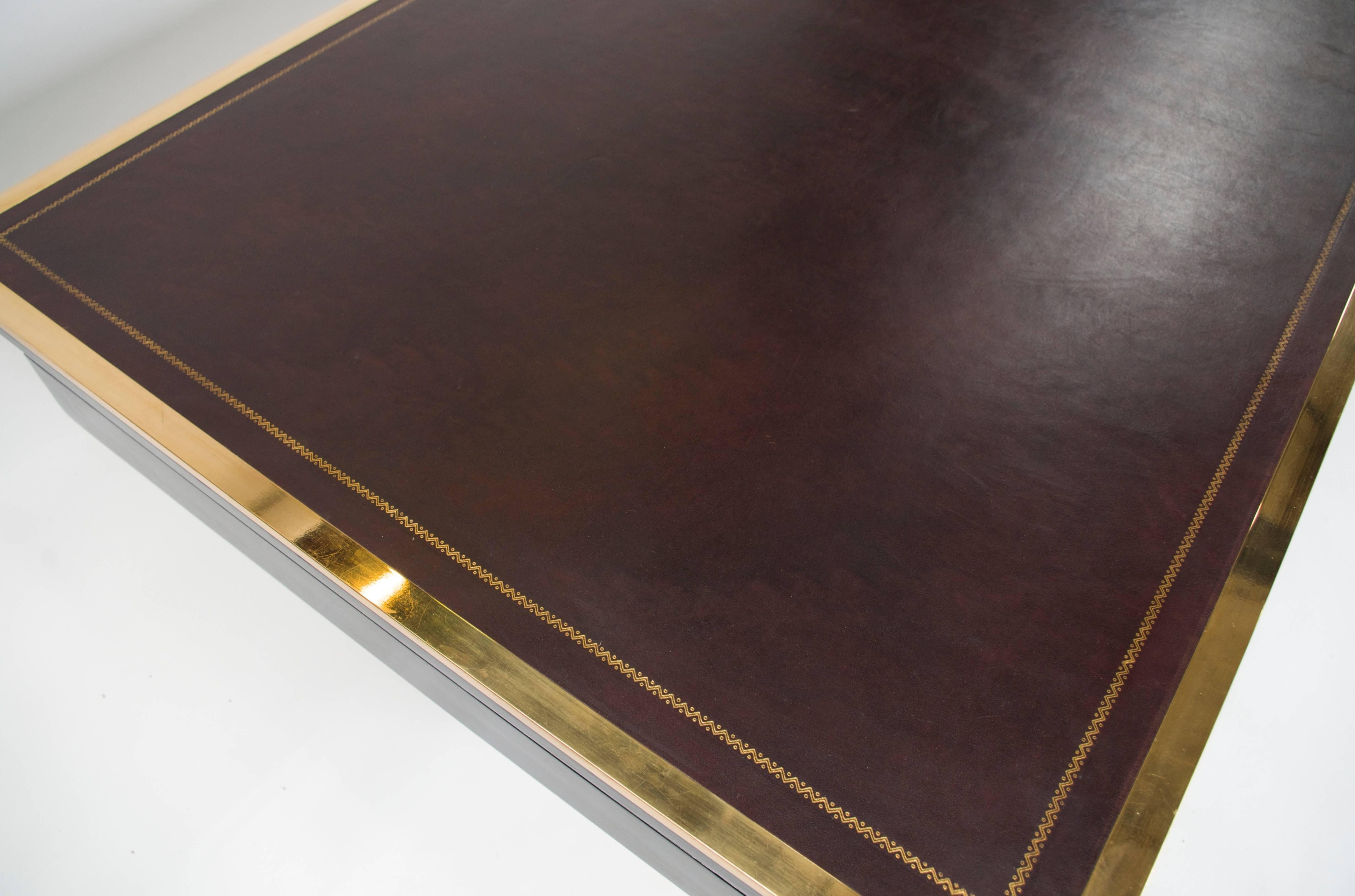 Great Black Lacquer Coffee Table with Brown Leather Top and Gilt Brass In Excellent Condition In Saint-Ouen, FR
