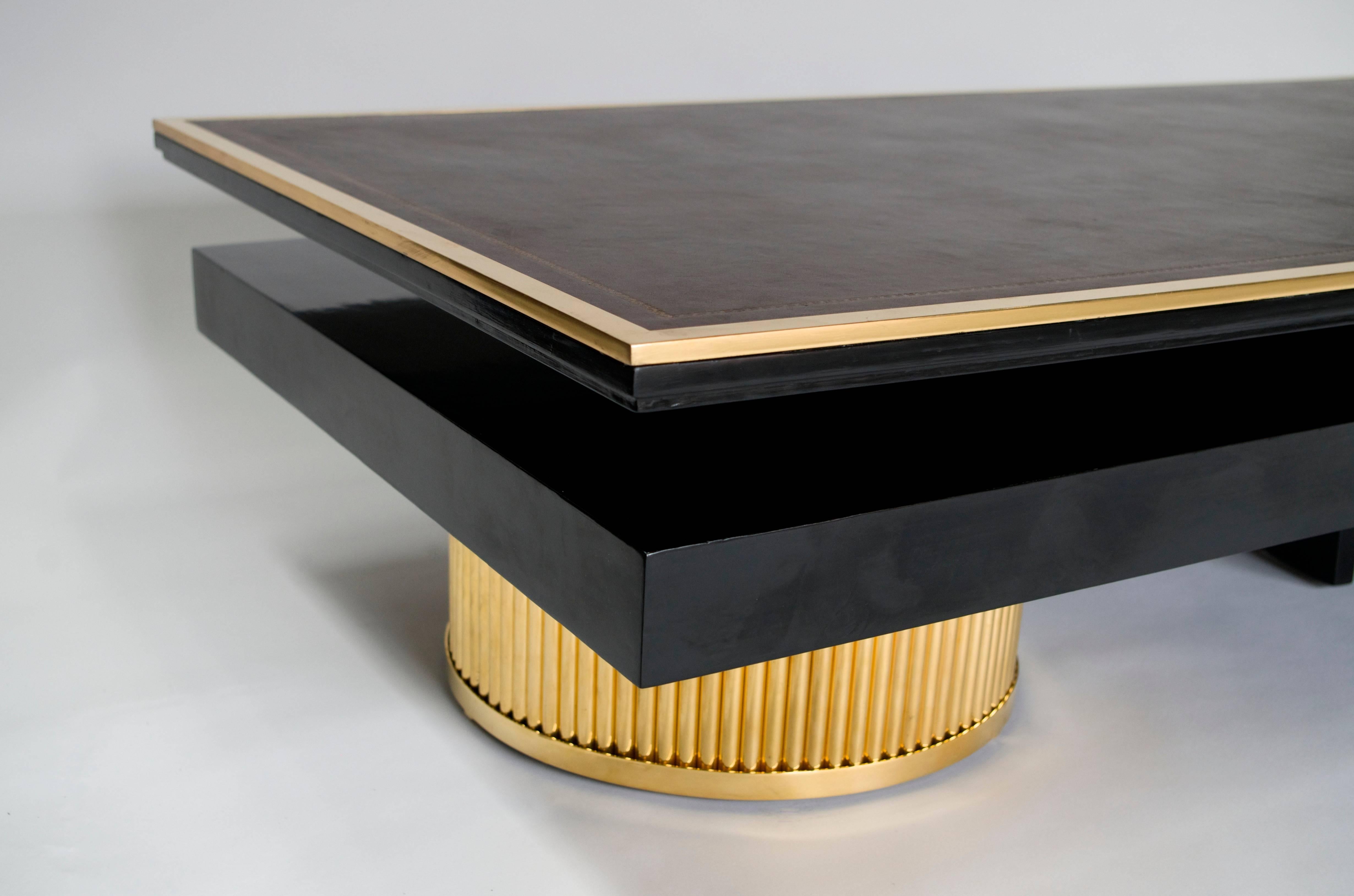 Contemporary Great Black Lacquer Coffee Table with Brown Leather Top and Gilt Brass