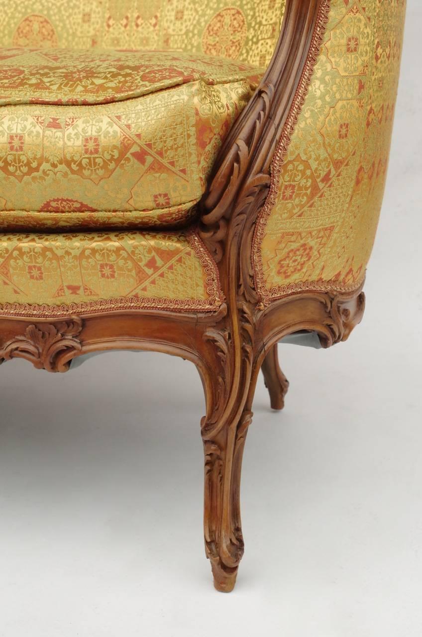 Small Louis XV Style Walnut Sofa, 1880 Period In Excellent Condition In Saint-Ouen, FR