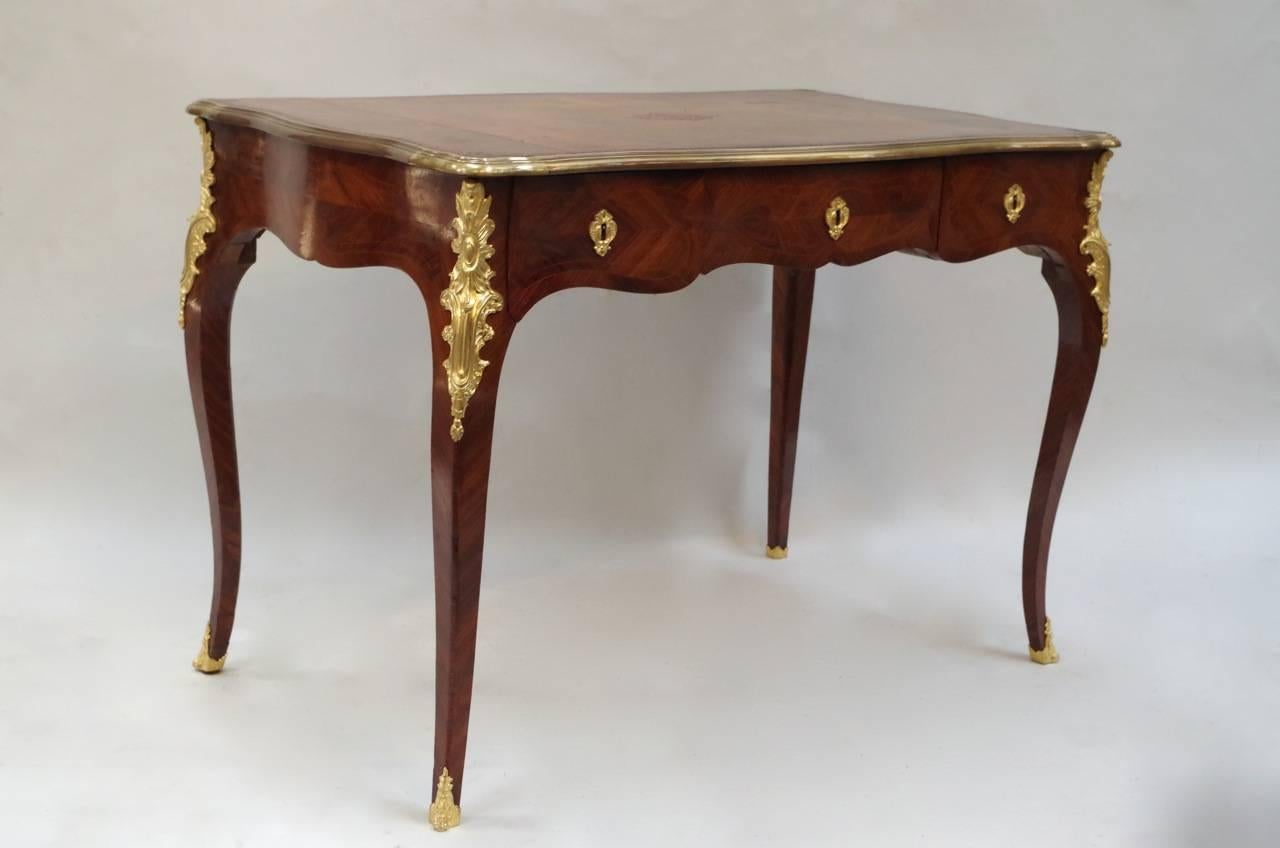 - Marquetry wood
- Gilt and chiseled bronze
- 1880 period
- Leather top
- Three drawers.