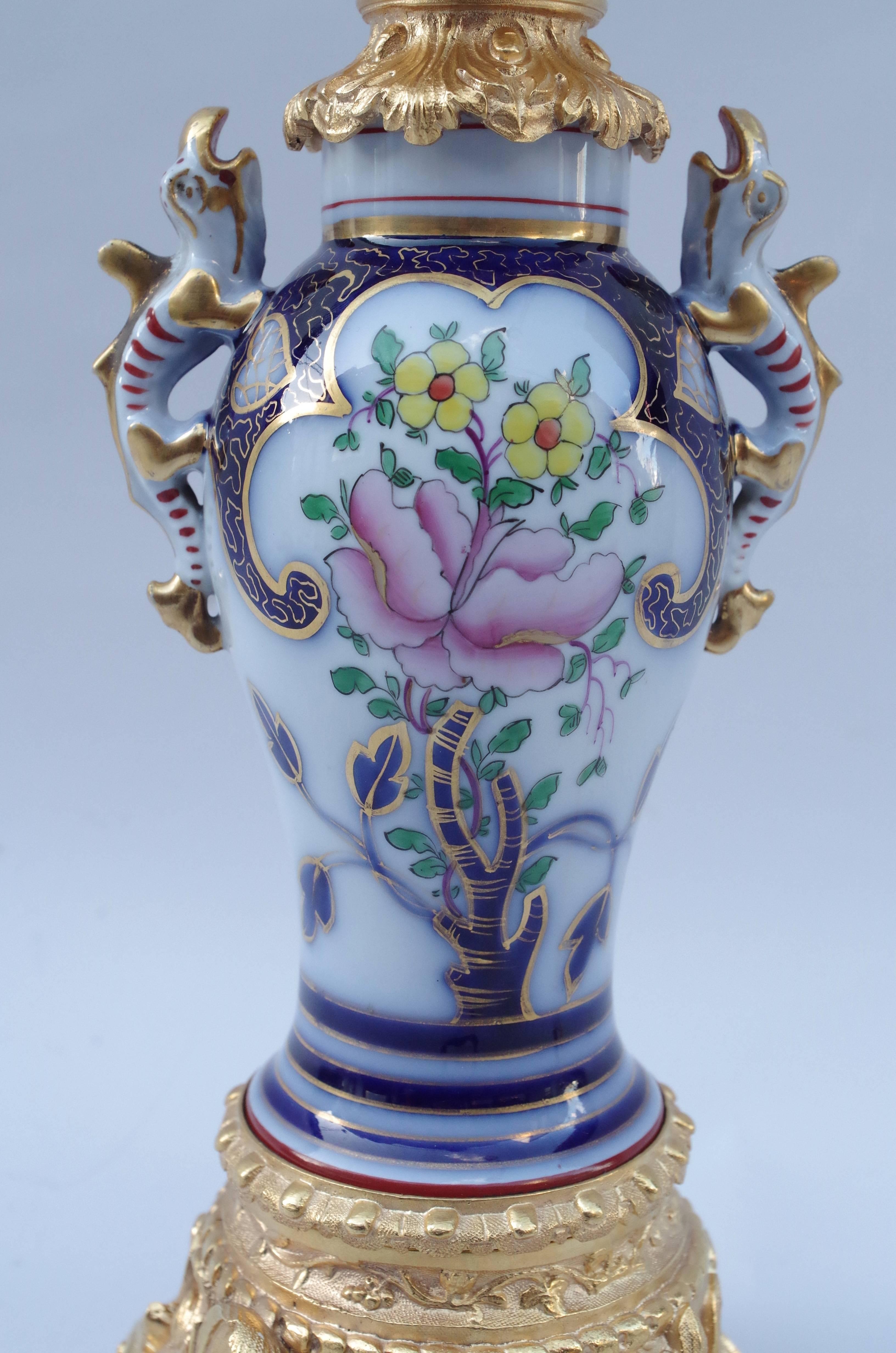 Pareja de lámparas de porcelana Valentin, finales del siglo XIX Bronce en venta