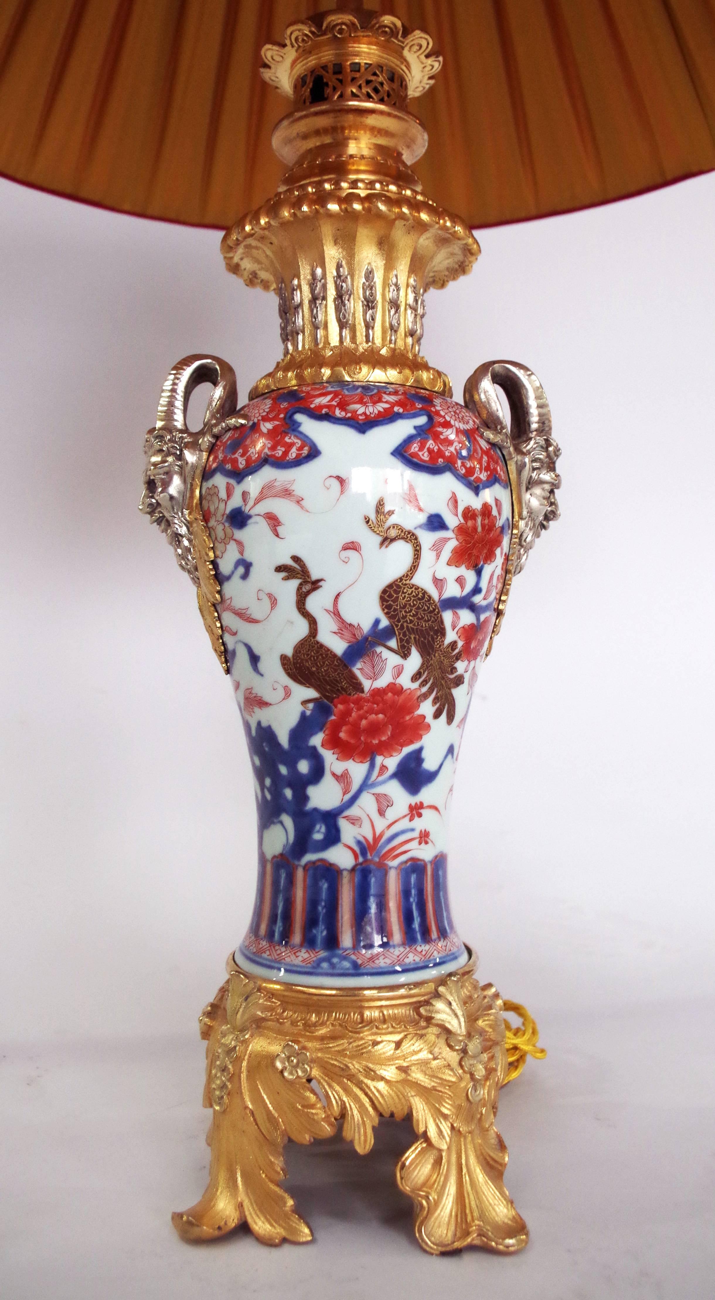 Large pair of Imari porcelain with peacocks lamps, 19th century In Good Condition In Saint-Ouen, FR