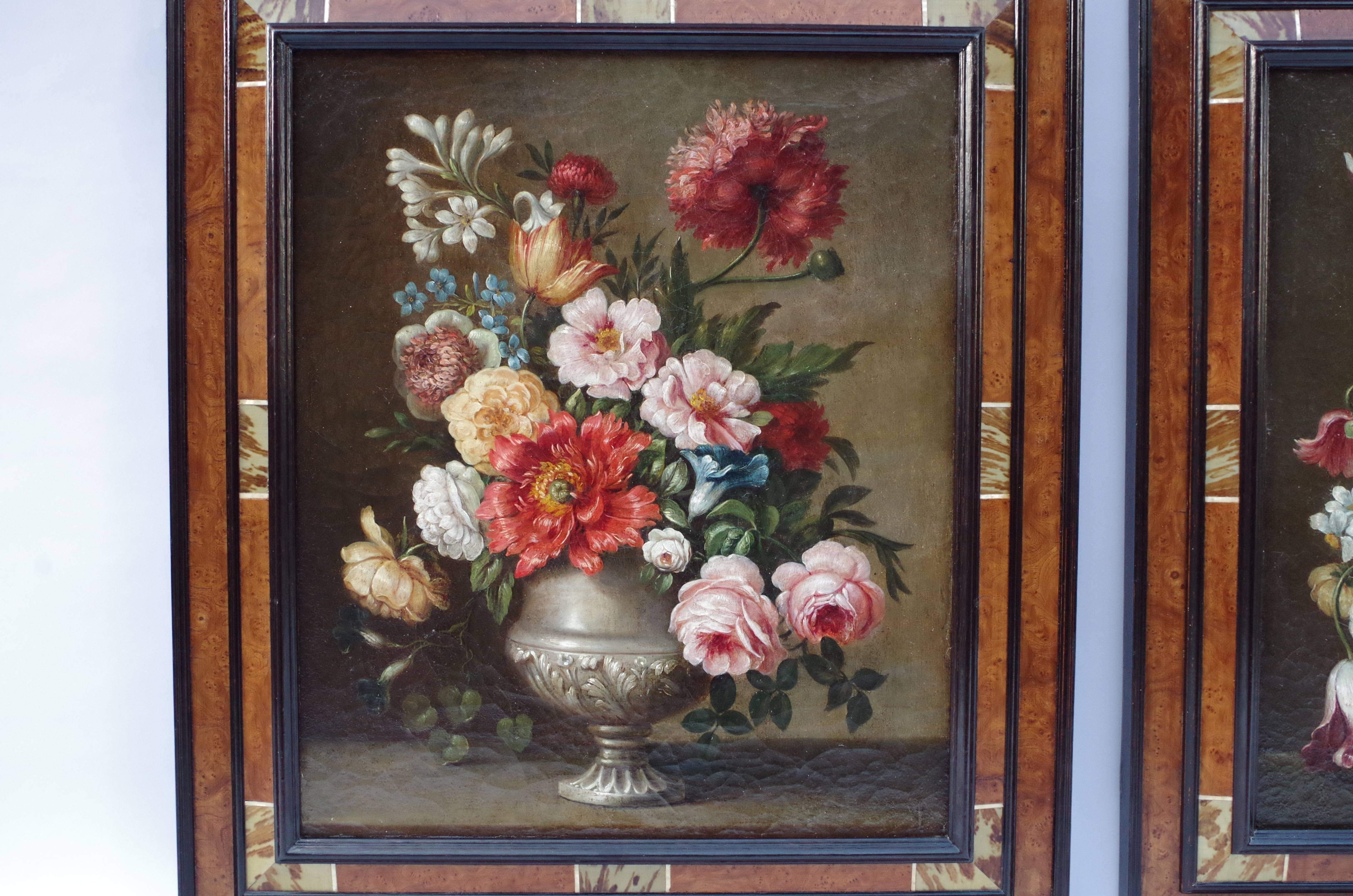 Pair of oils on canvas with their original stretcher representing flowers bouquets composed of peonies, carnation, roses and tulips in 17th century Dutch style.

Frame in wood marquetry.

Work from the late 19th century.

Dimensions without frame