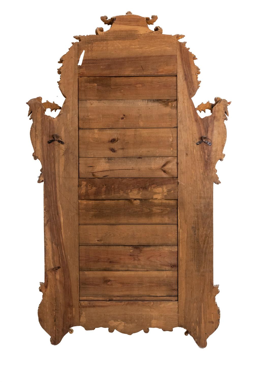 Mayfair, stampigliato sul retro.


Grande specchio con perline in stile Regency in legno intagliato e dorato, realizzato da Maison Mayfair.

Opera francese realizzata all'inizio del XX secolo.

Dimensioni: H. 163 x L 100 x P 5 cm

Riferimento: