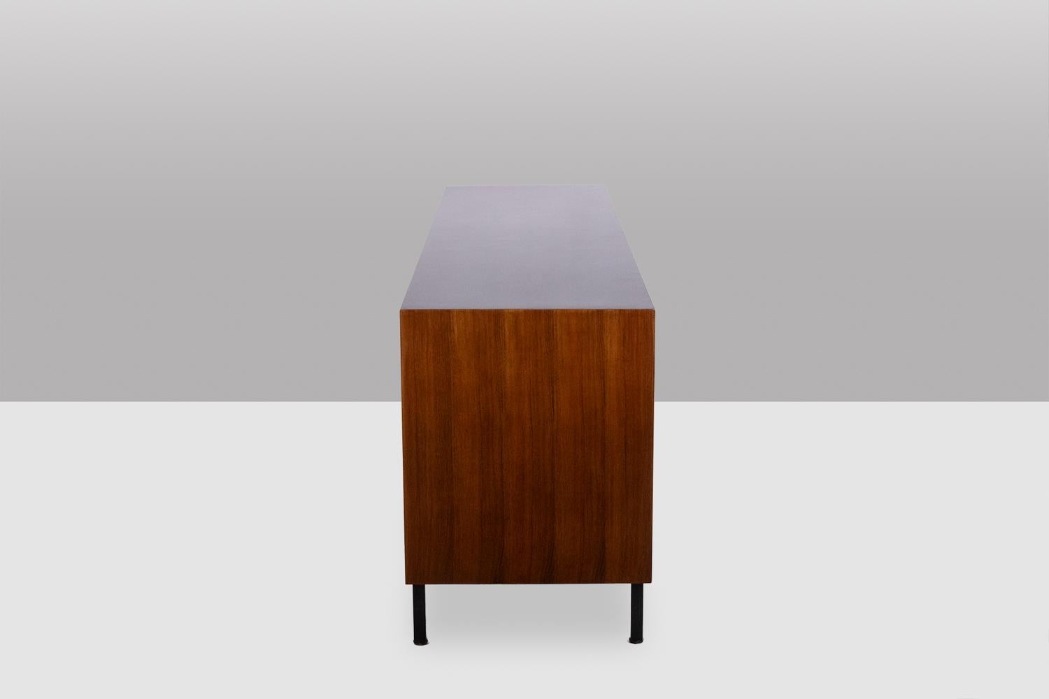 Bernard Marange. Credenza in teak. Circa 1960. In condizioni ottime in vendita a Saint-Ouen, FR