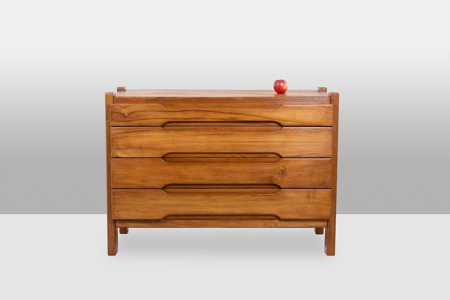 Français Maison Regain. Commode en orme. Circa 1970. en vente