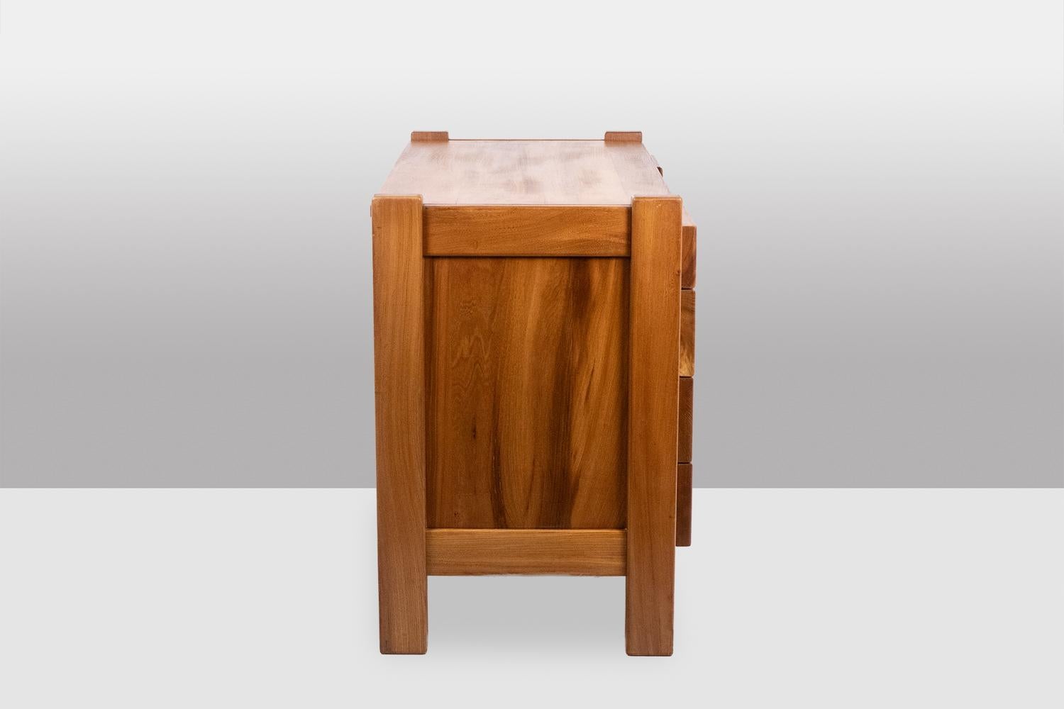 20ième siècle Maison Regain. Commode en orme. Circa 1970. en vente