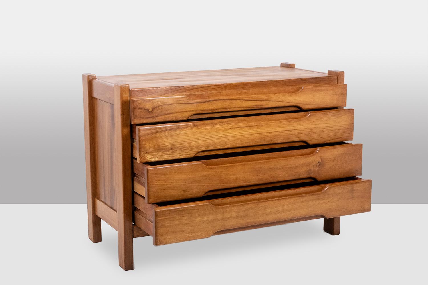 Maison Regain. Commode en orme. Circa 1970. Excellent état - En vente à Saint-Ouen, FR