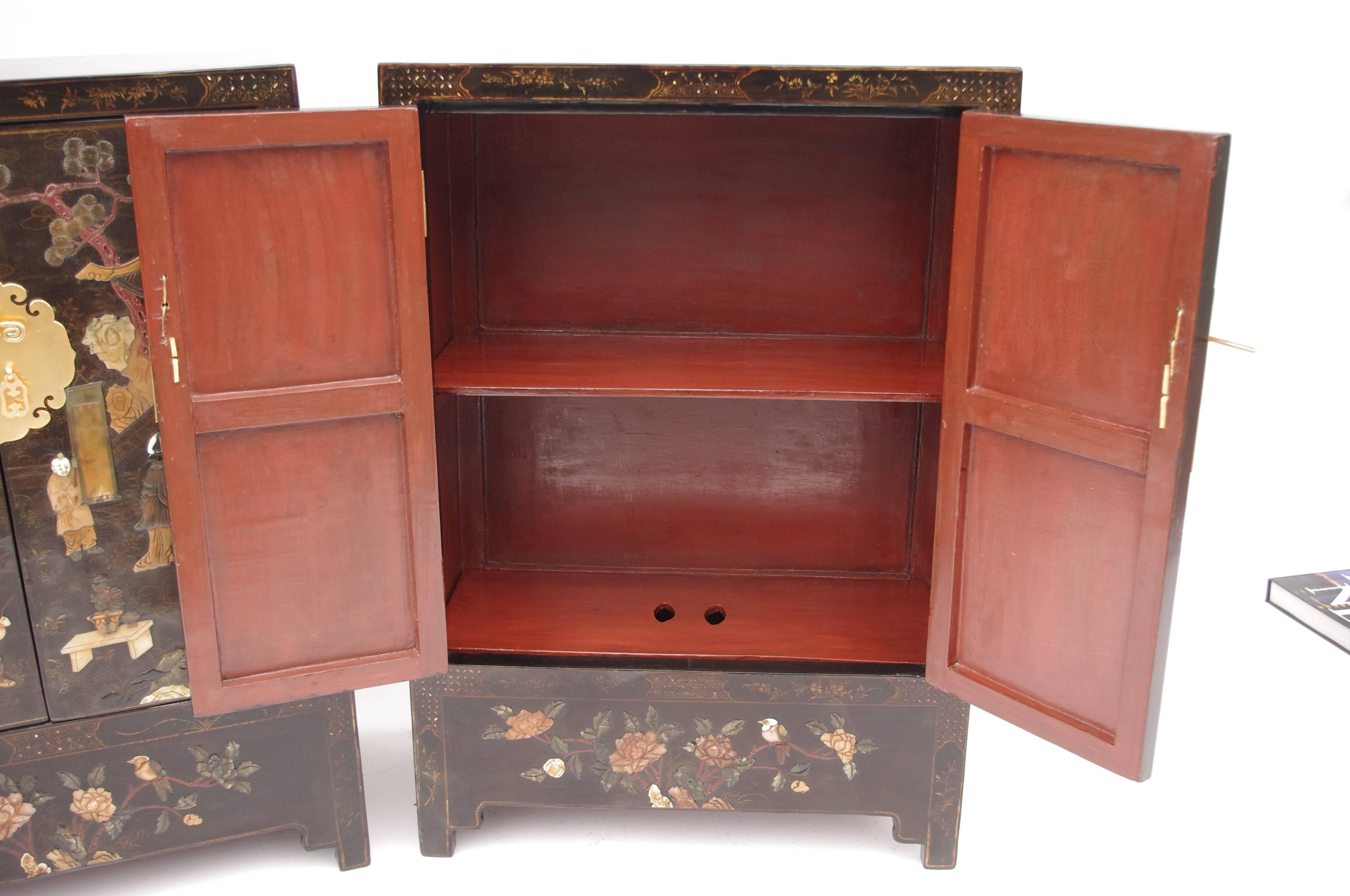 Pair of Lacquered Nightstands with Hard Stones Inlays, circa 1900 In Good Condition In Saint-Ouen, FR