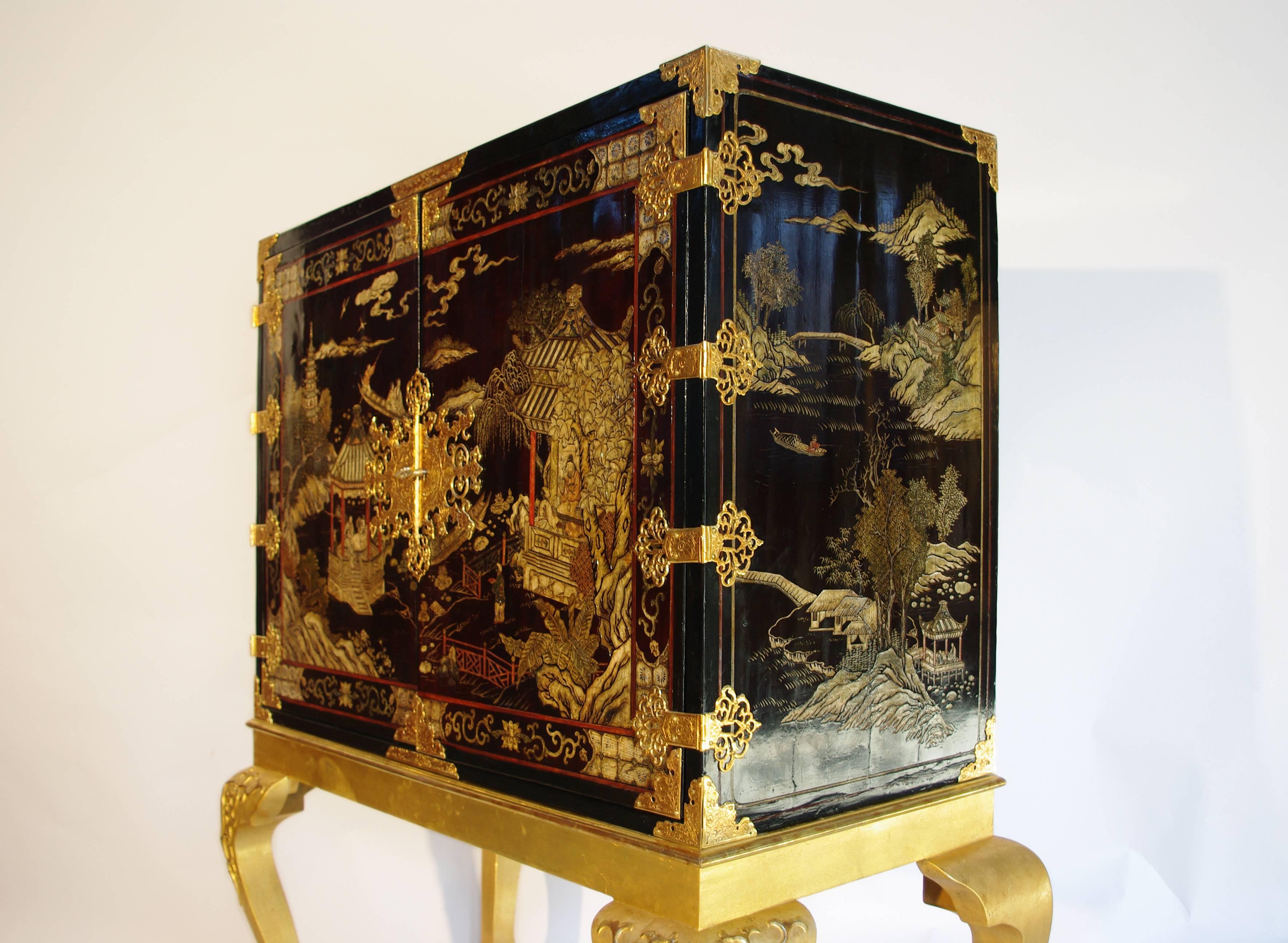 Gilt Chinese Style Lacquered Cabinet, England, End of the 19th Century
