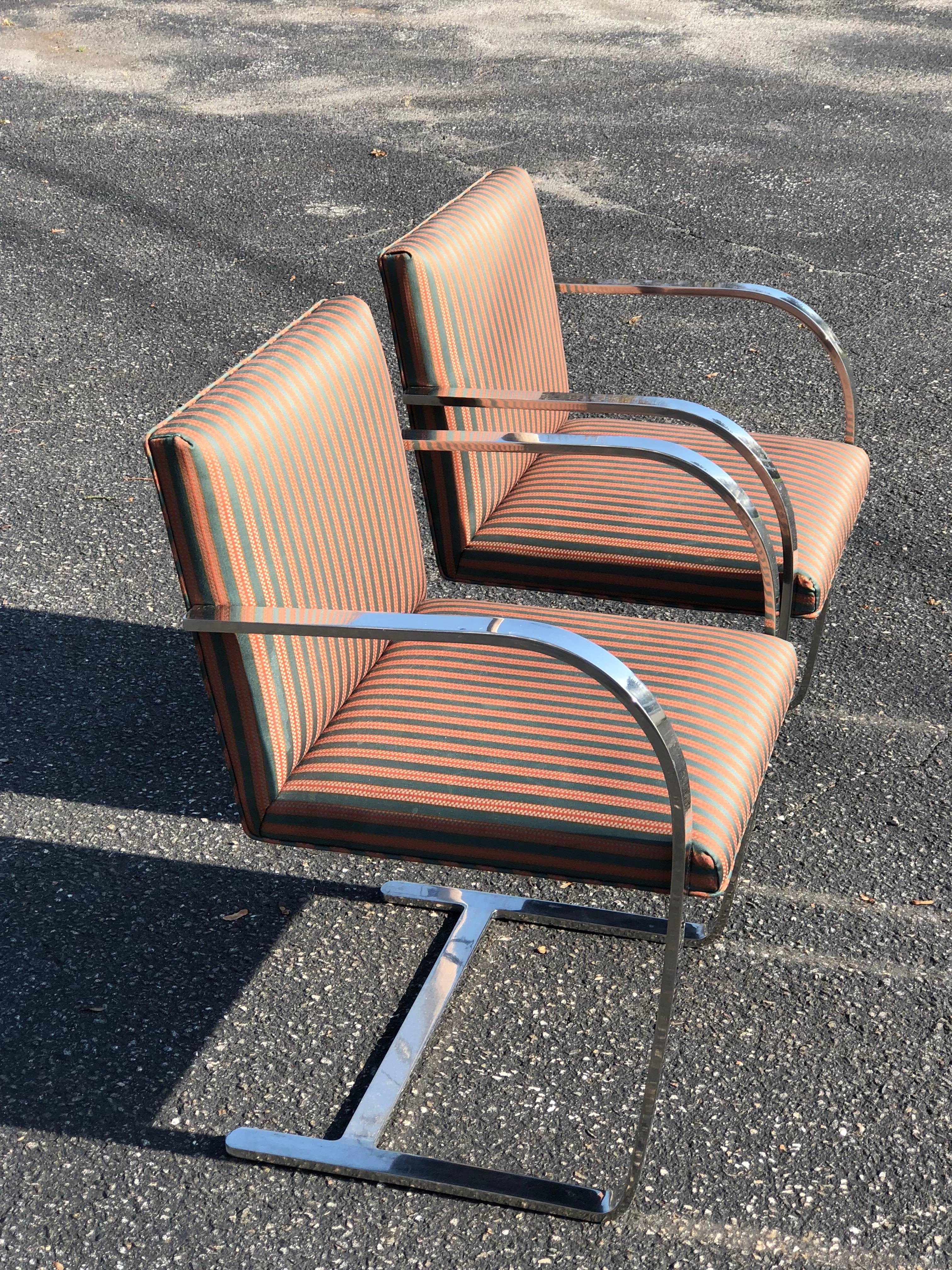 Pair of Flat Bar Brno Chairs attributed to Ludwig Mies van der Rohe for Knoll In Good Condition In Redding, CT