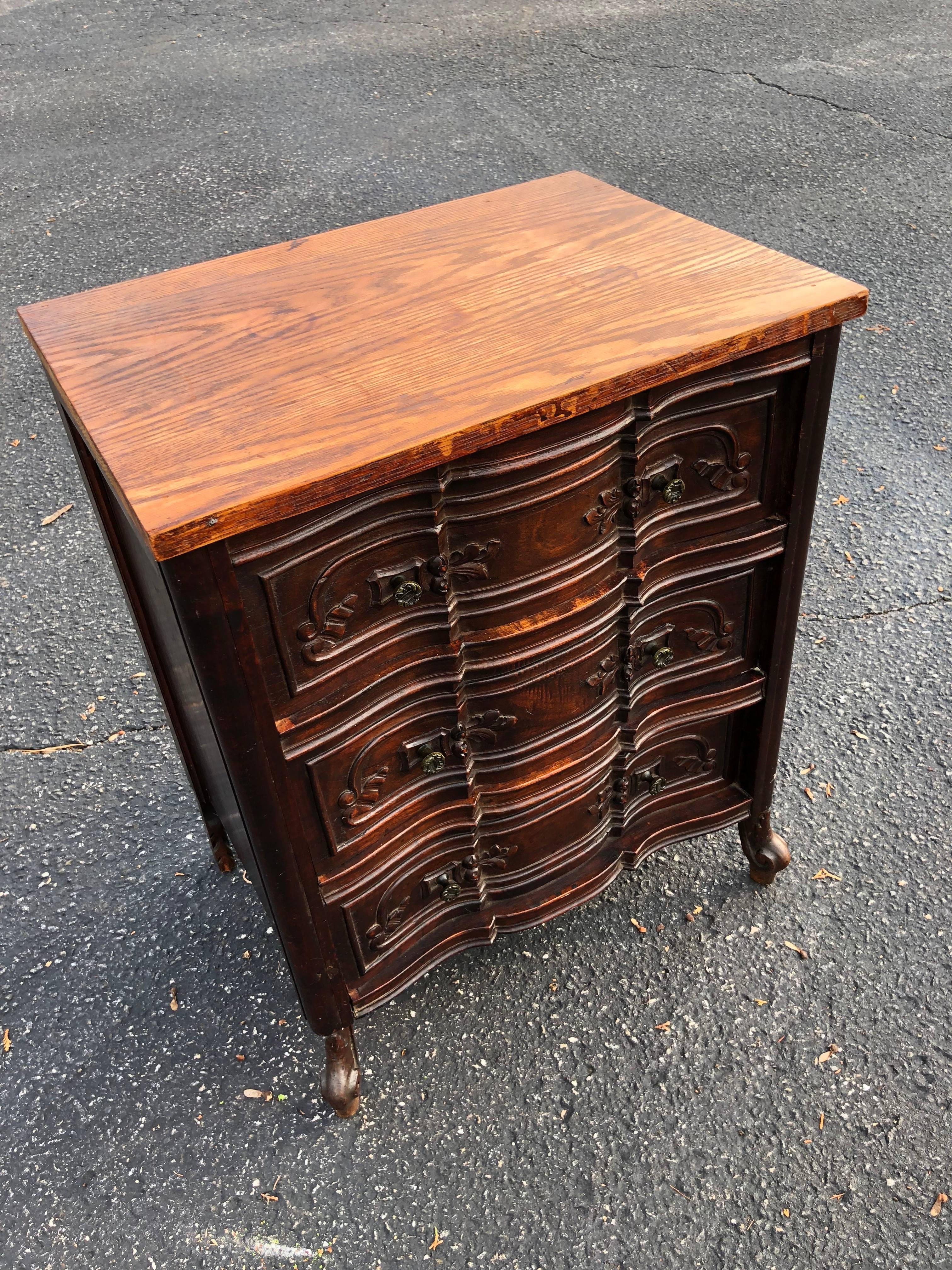 Carved Front Three-Drawer Chest In Distressed Condition In Redding, CT