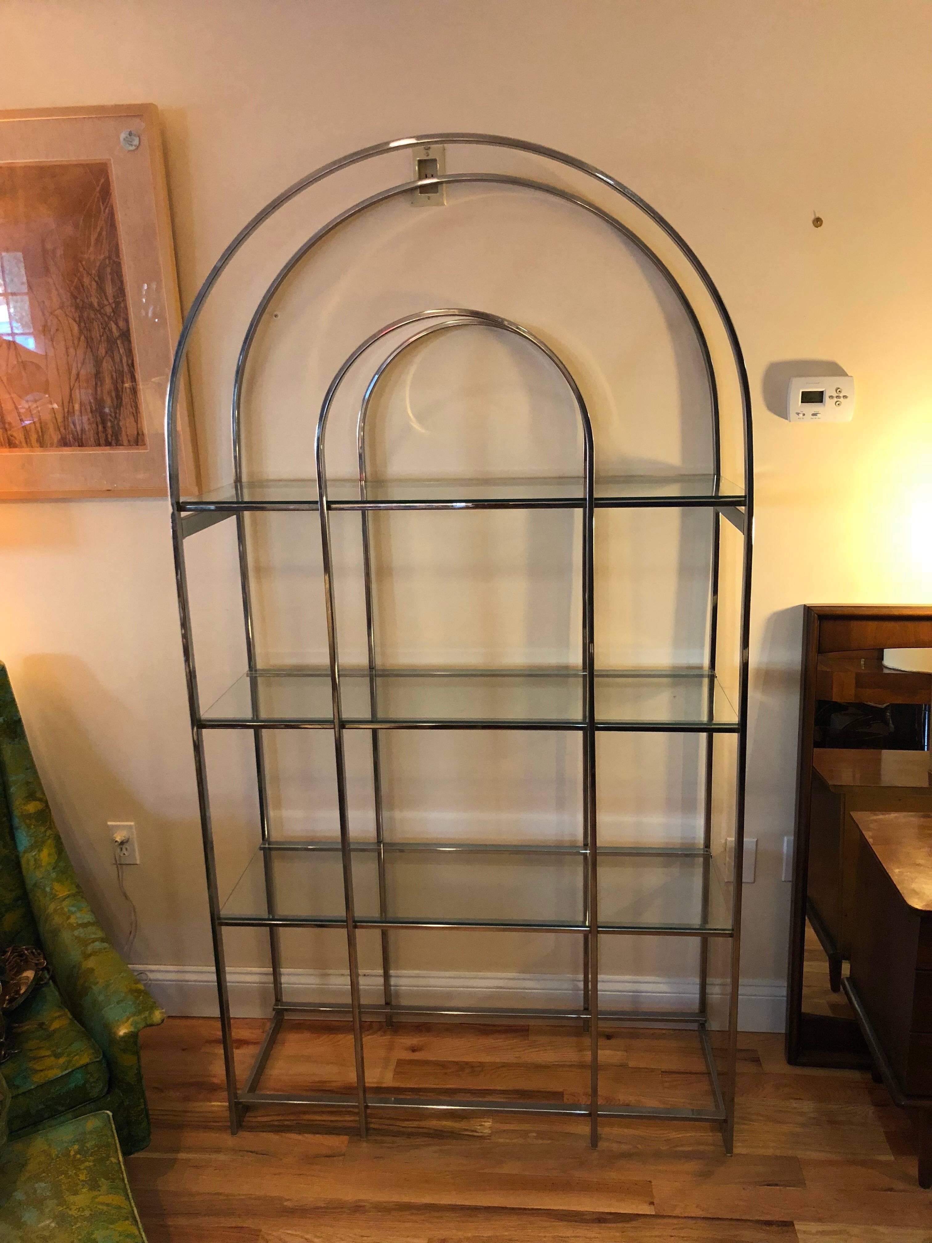 Mid-Century moderno Étagère cromata in stile Milo Baughman in vendita