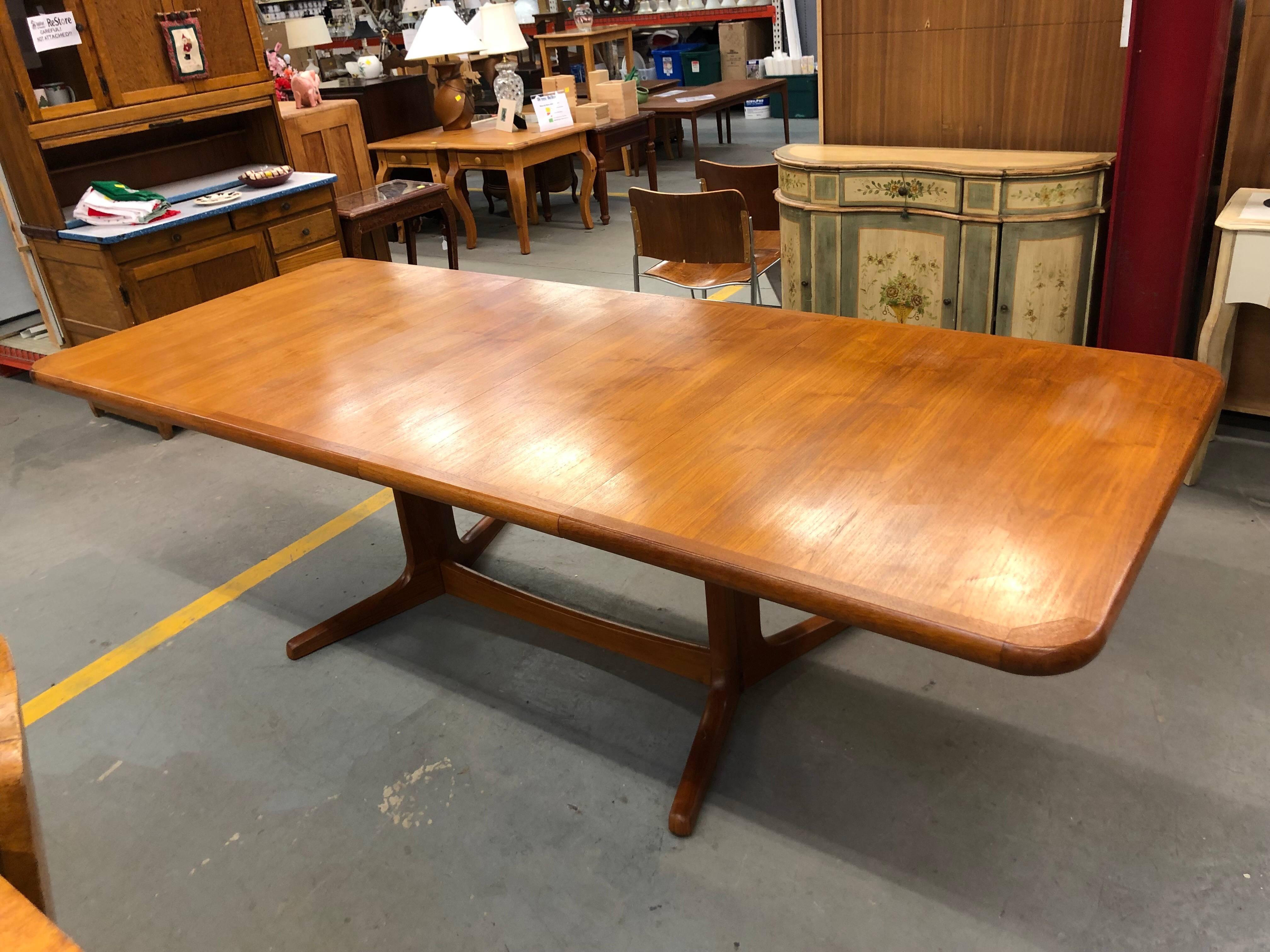 Mid-Century Modern Solid Teak Extension Dining Table  In Good Condition In Redding, CT