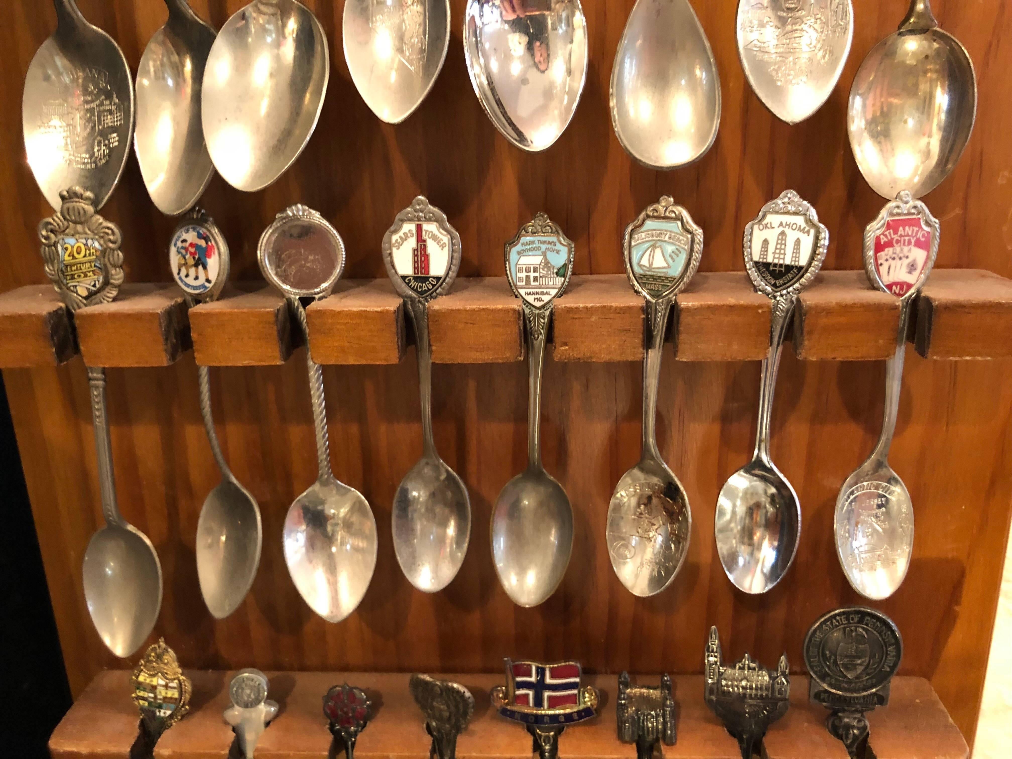 Vintage Tourist Spoon Collection In Good Condition In Redding, CT