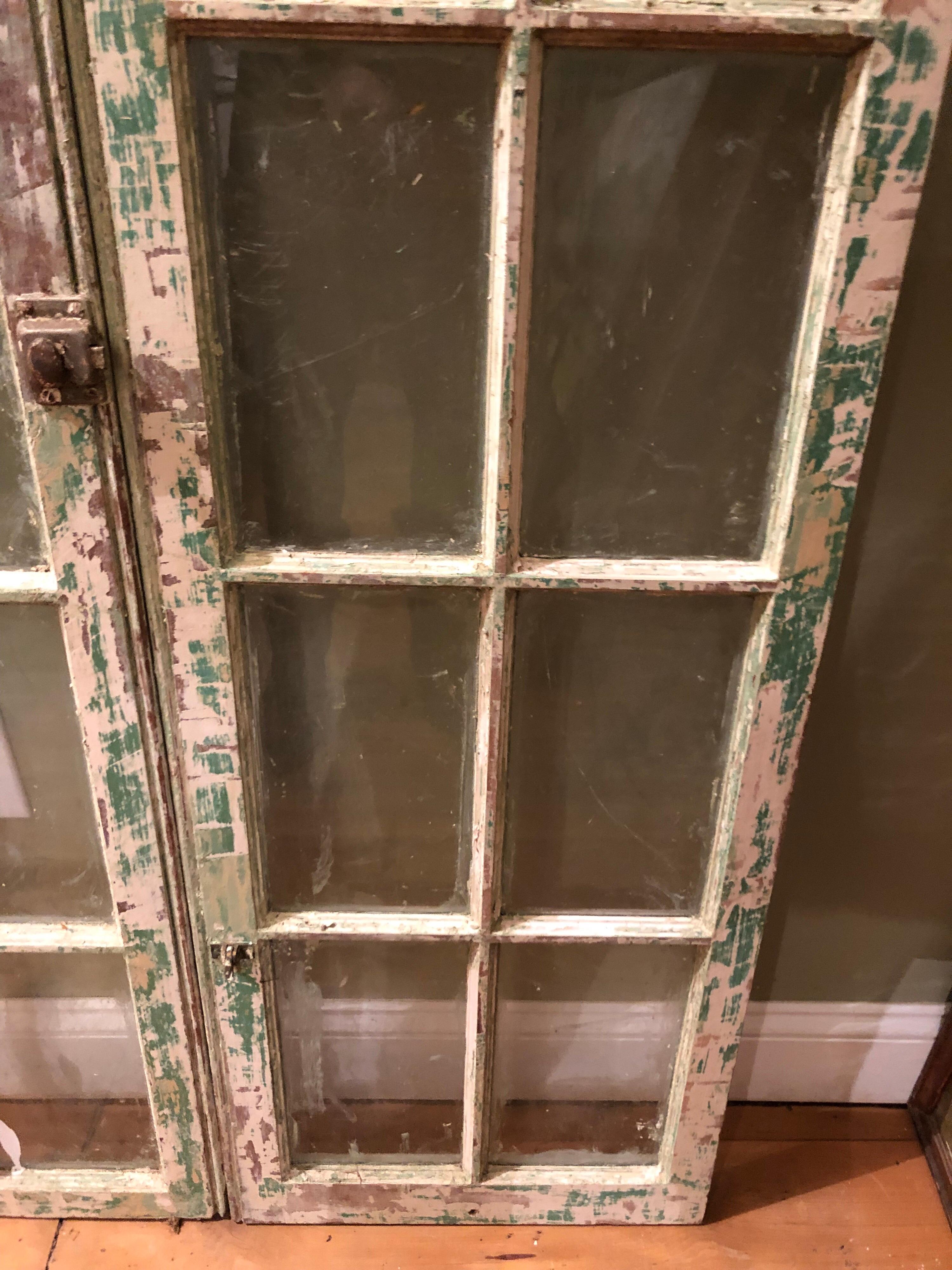 Pair of Antique Windows In Distressed Condition In Redding, CT
