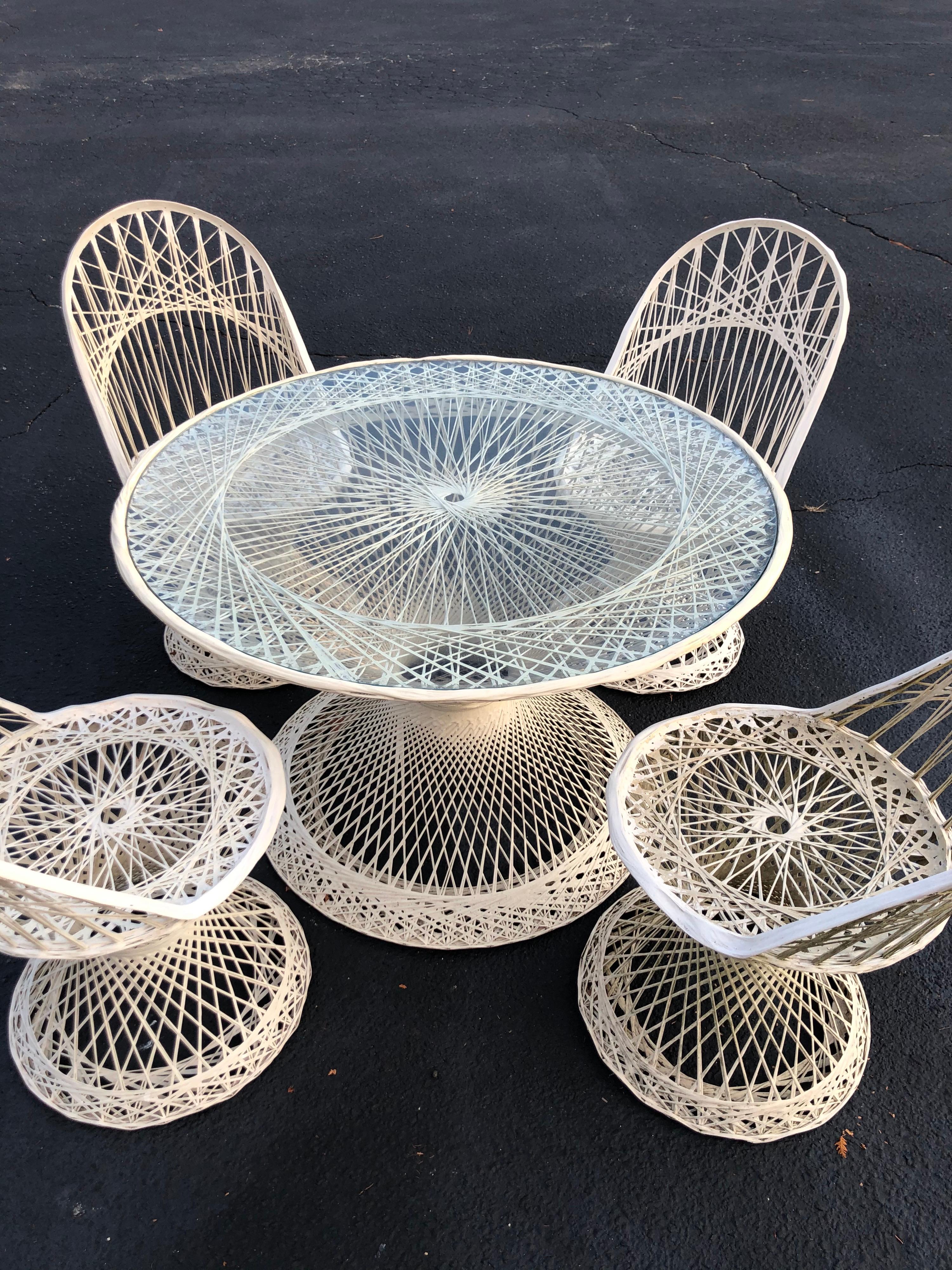 Milieu du XXe siècle Table et chaises en fibre de verre filée Russell Woodard:: modèle moderne du milieu du siècle dernier