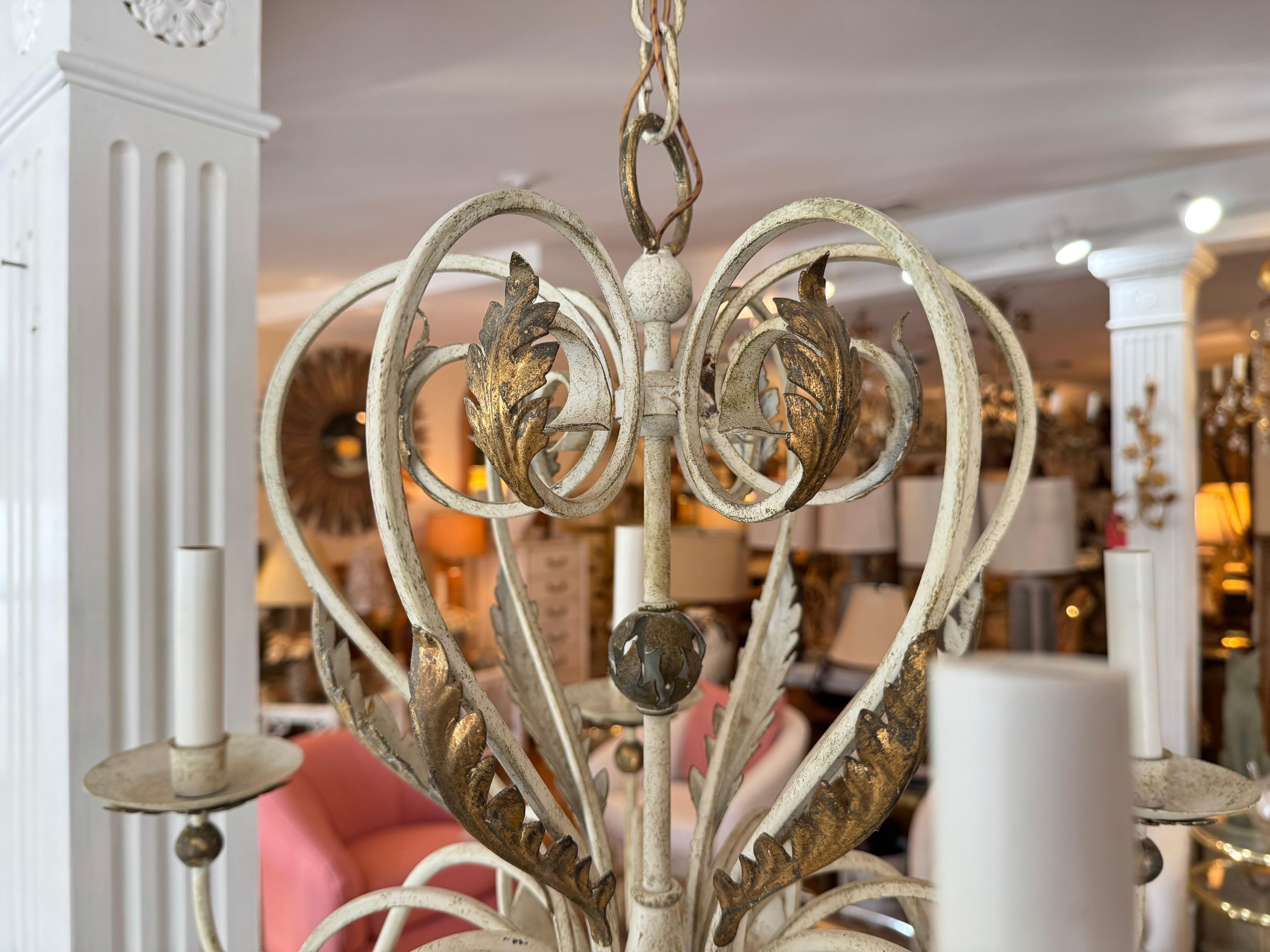 Milieu du XXe siècle Lustre Shabby Chic blanc lavé à l'or en vente