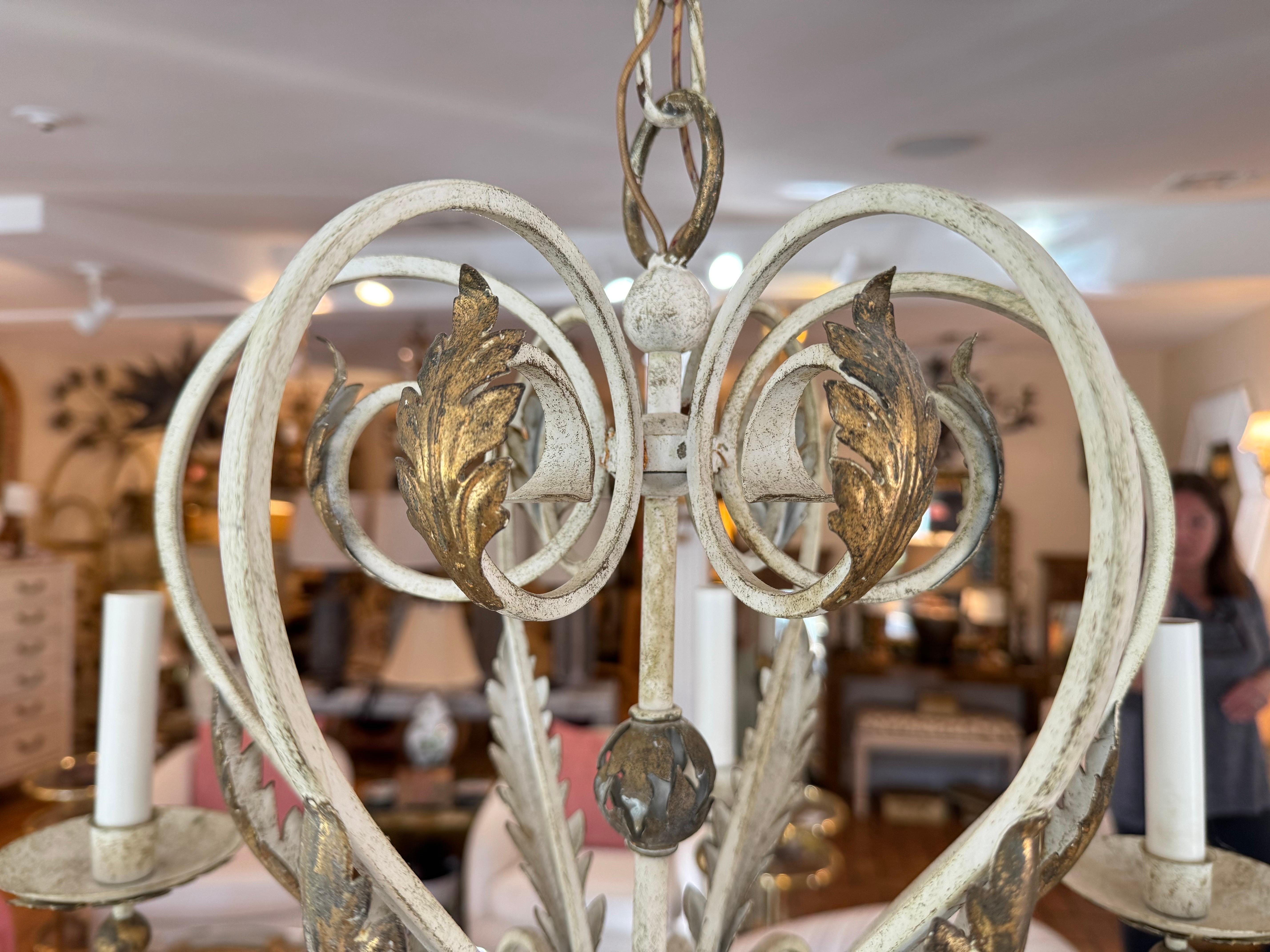 Laiton Lustre Shabby Chic blanc lavé à l'or en vente