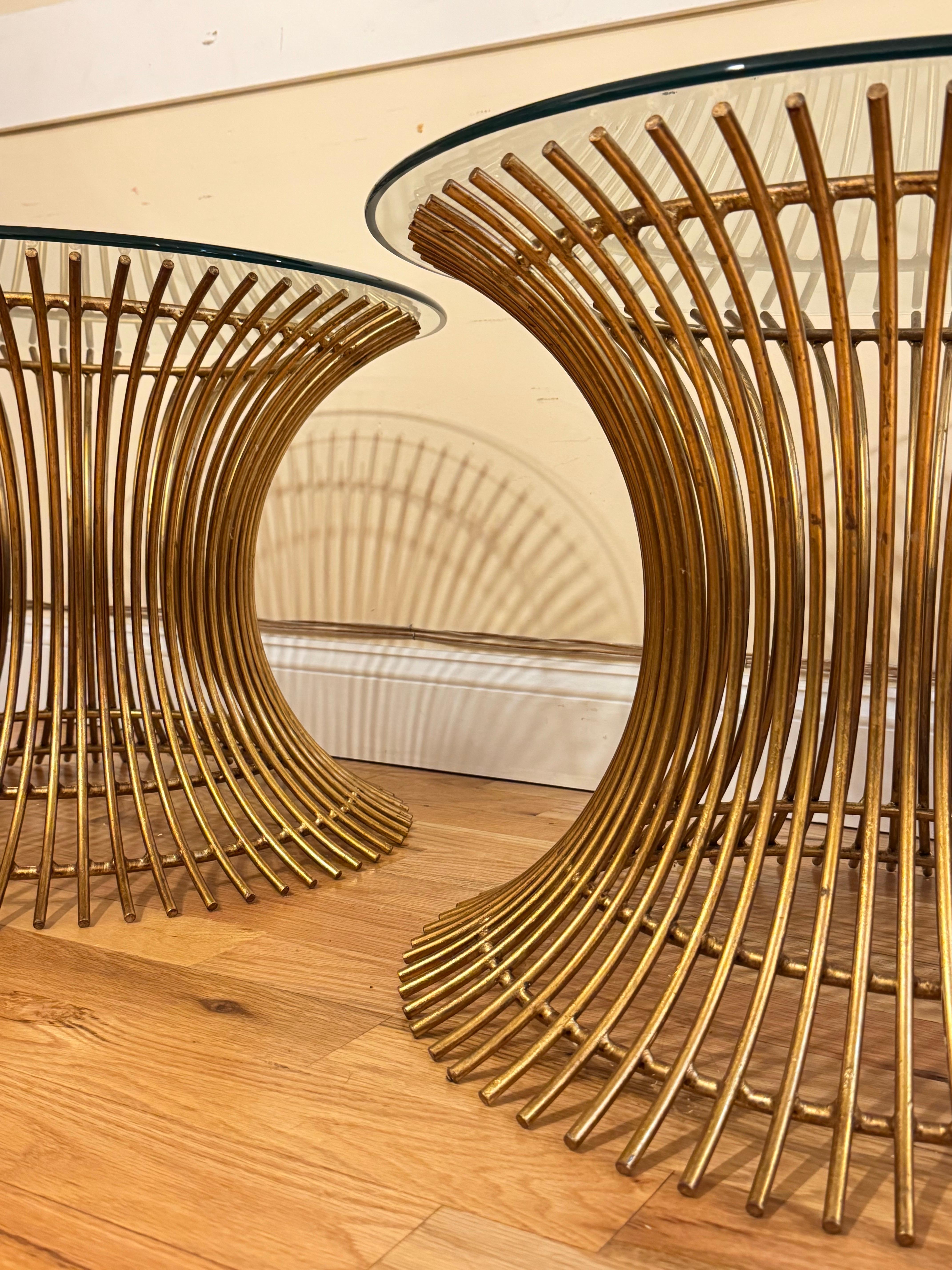 Ein Paar Beistelltische aus vergoldetem Stahl im Warren Platner-Stil im Angebot 6
