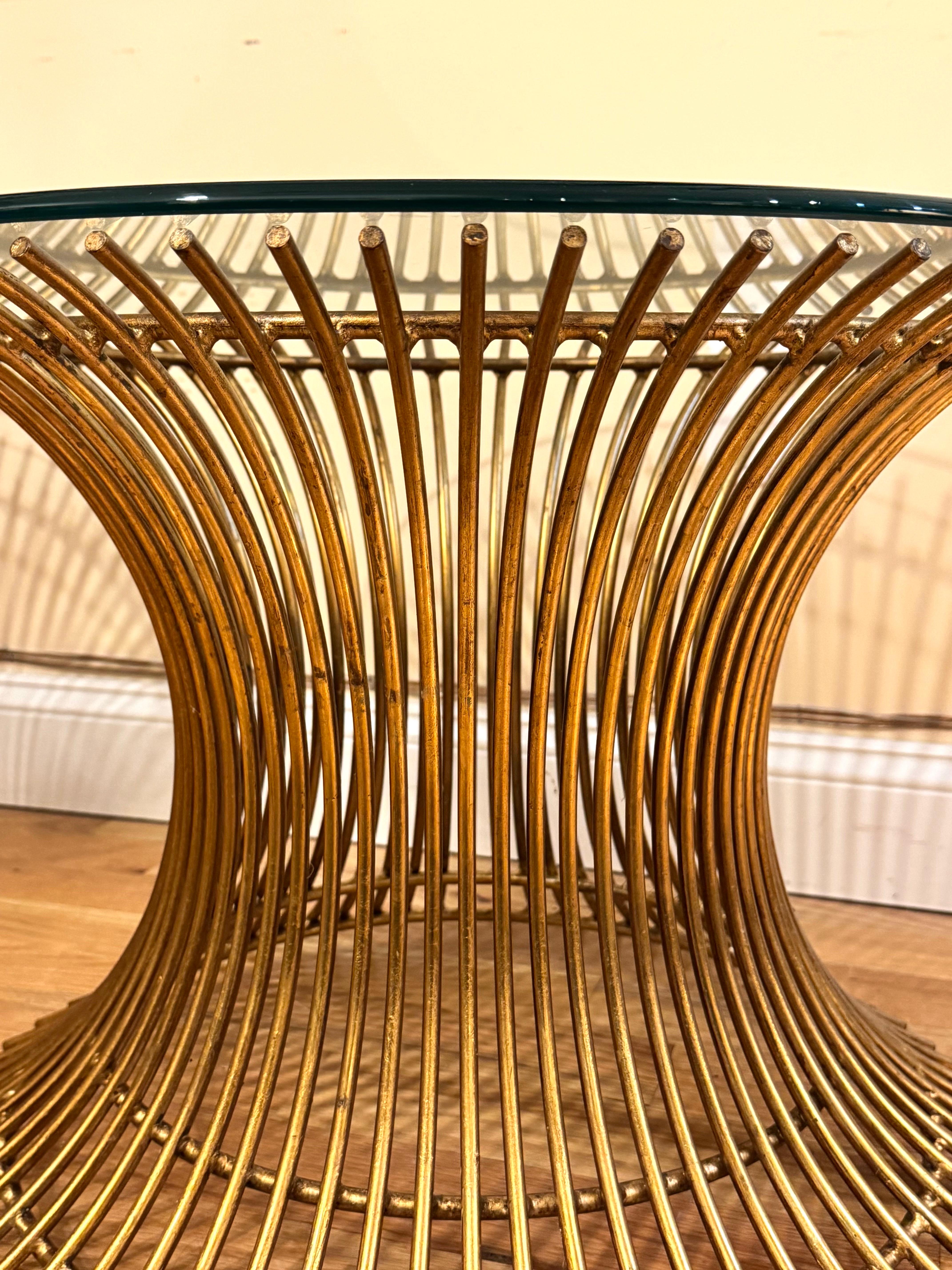 Ein Paar Beistelltische aus vergoldetem Stahl im Warren Platner-Stil im Angebot 8