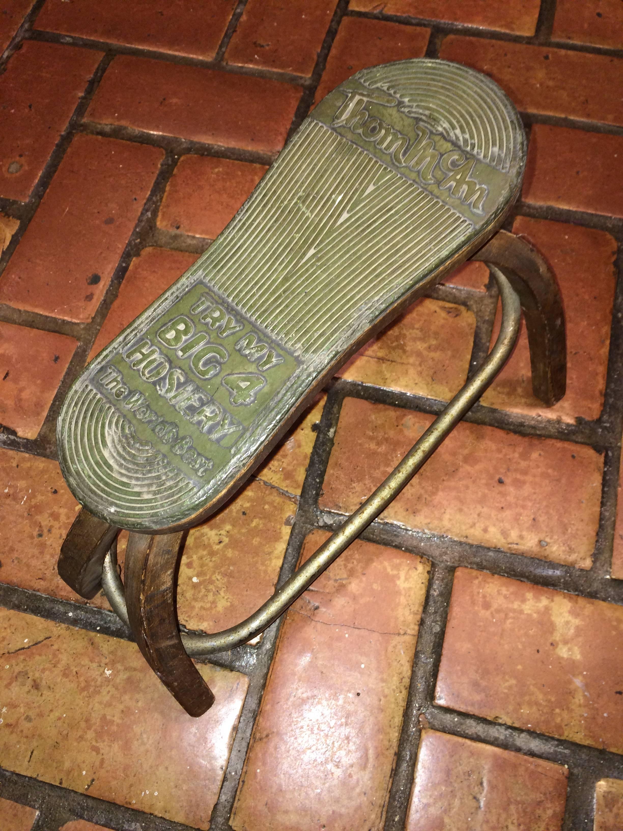 Thom McAn Antique Foot Rest In Good Condition In Redding, CT