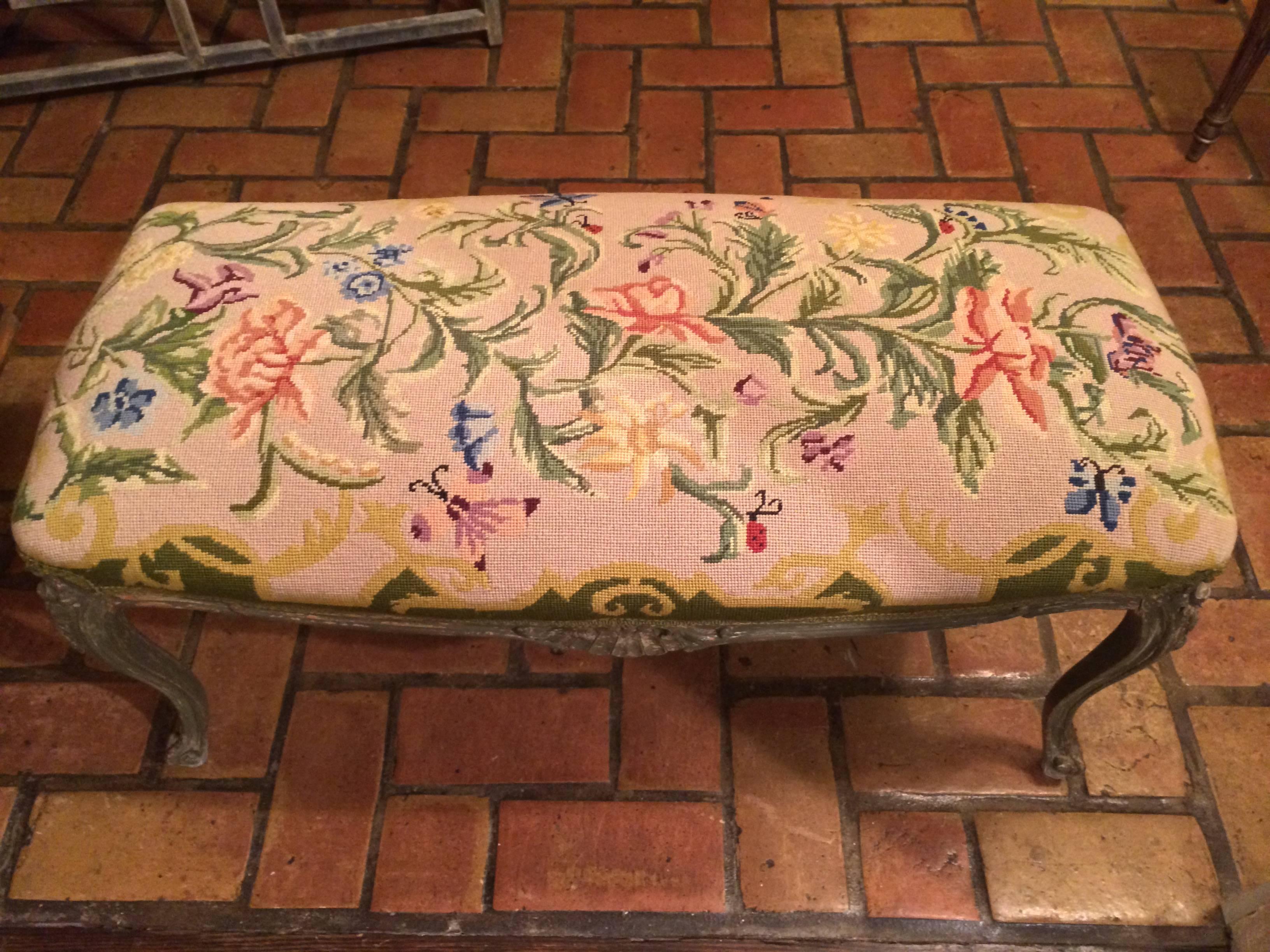French Style Aubusson Needlepoint Bench In Excellent Condition In Redding, CT