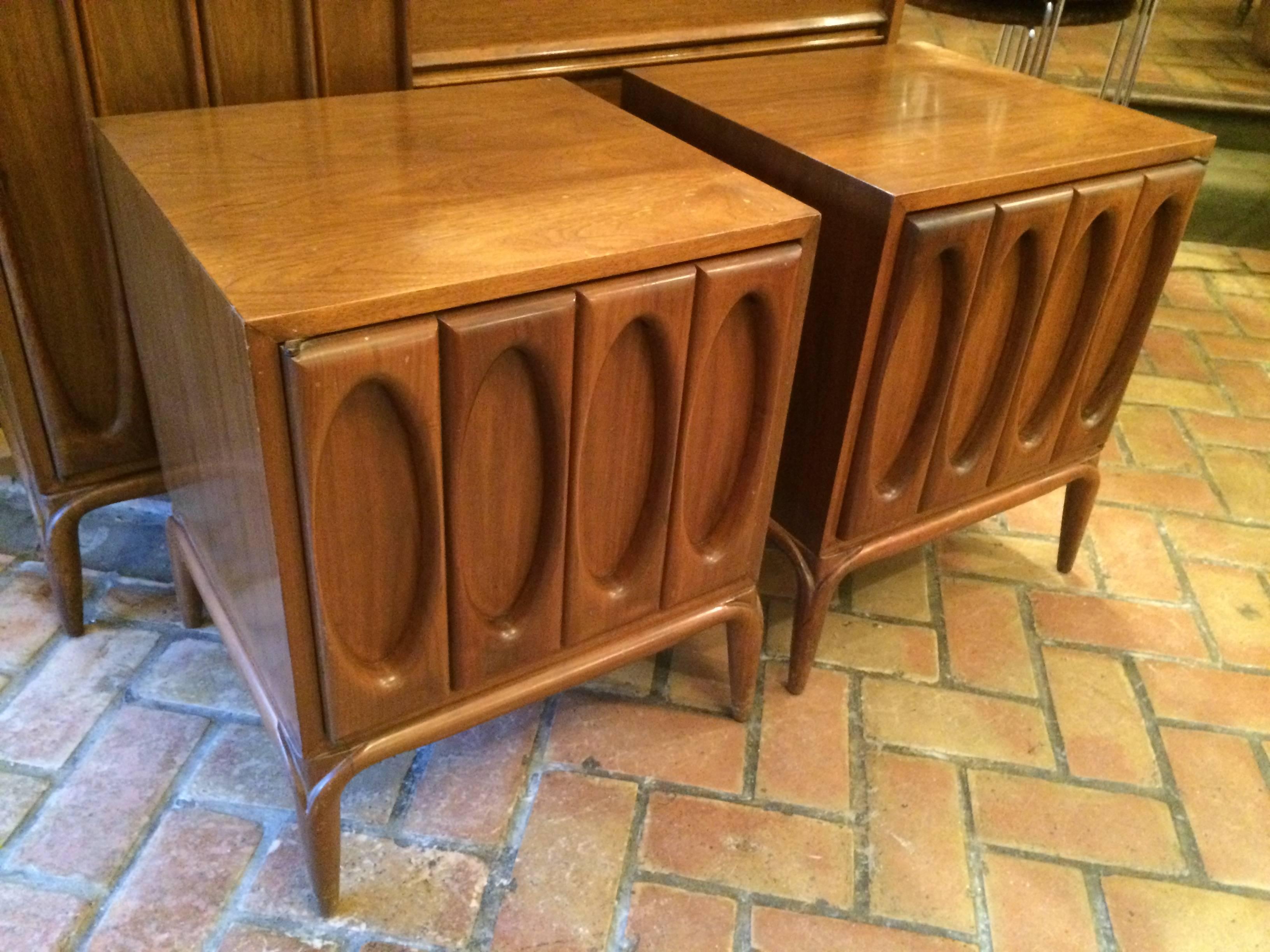 Sculptural Mid-Century Modern Cabinet/ Table In Good Condition In Redding, CT