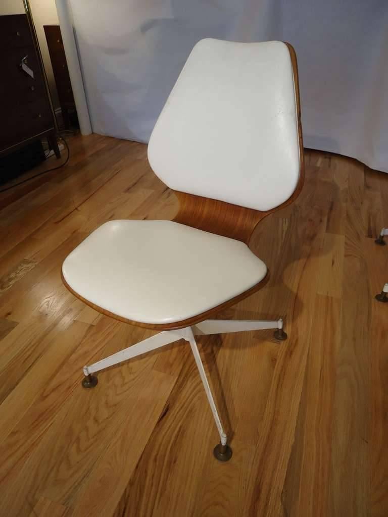 Set of Four Mid-Century Modern Teak Bentwood Swivel Chairs In Good Condition In Redding, CT