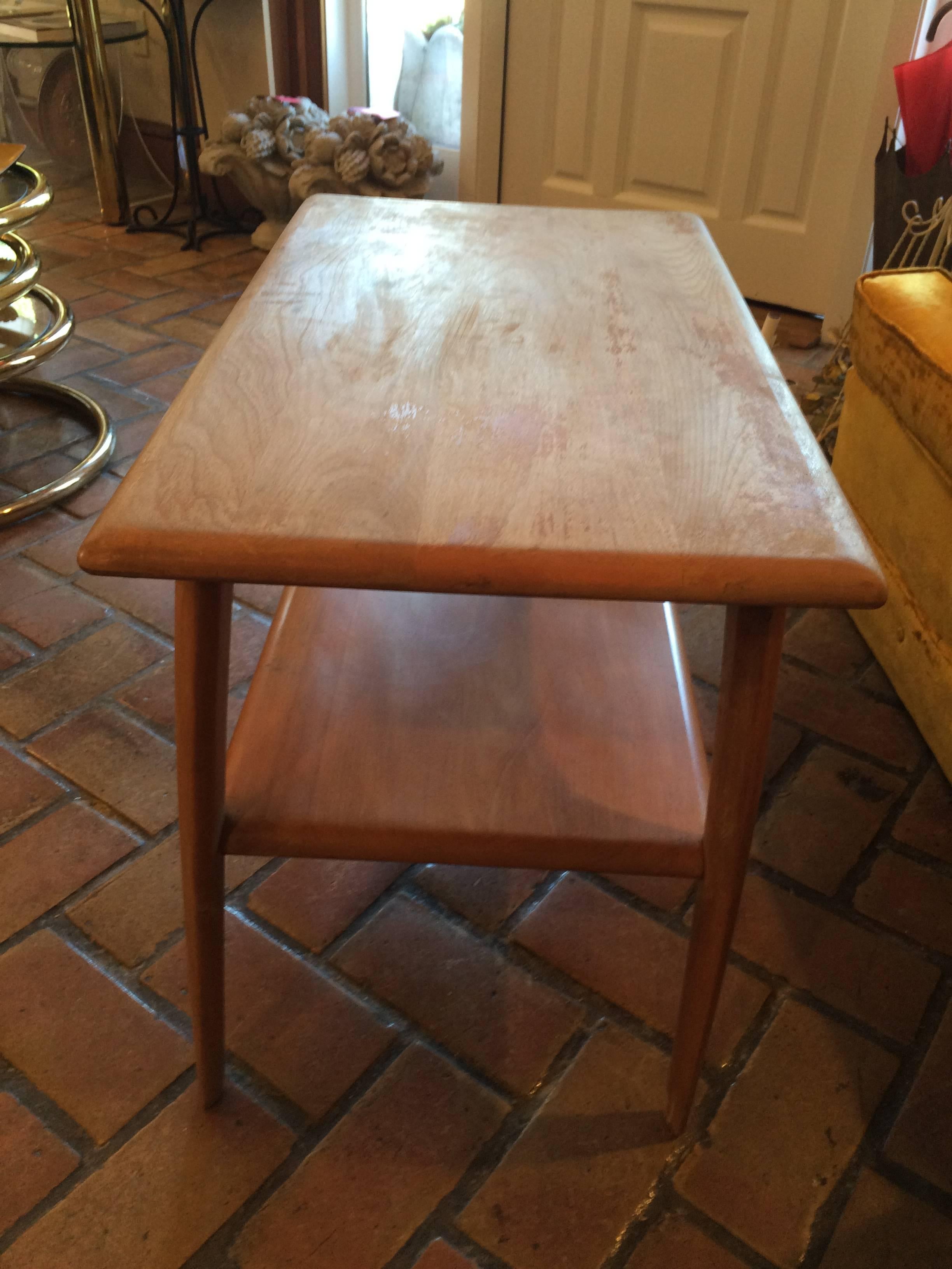 Heywood-Wakefield Side or End Table In Fair Condition In Redding, CT