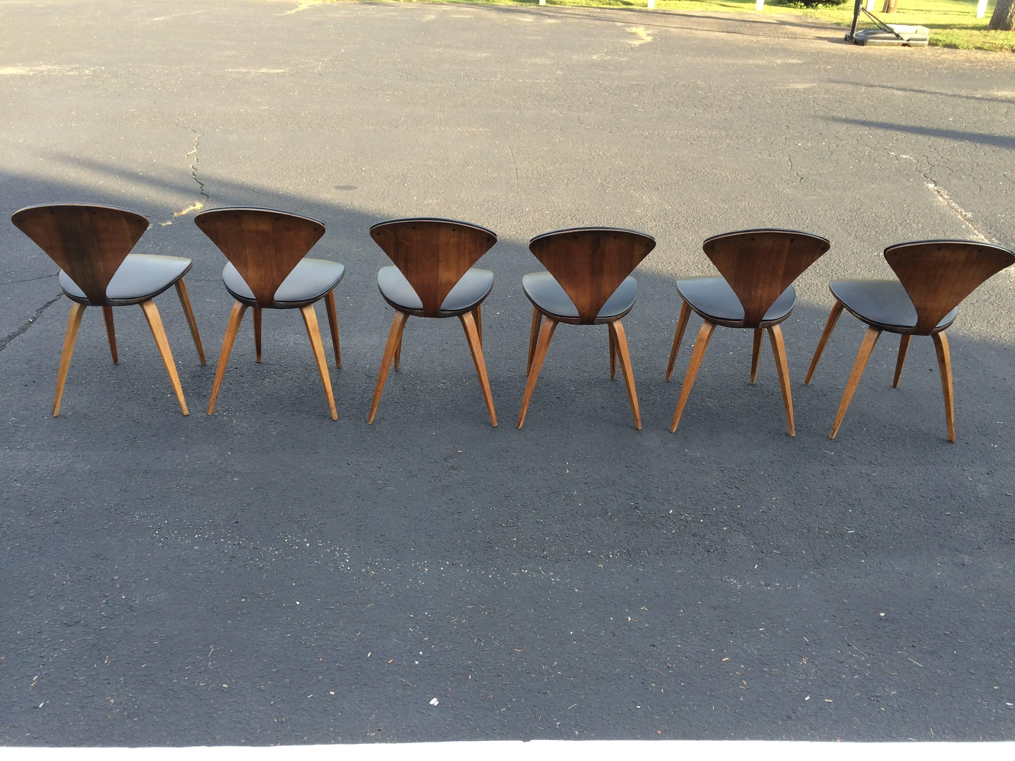Set of Six Norman Cherner Dining Chairs for Plycraft In Excellent Condition In Redding, CT