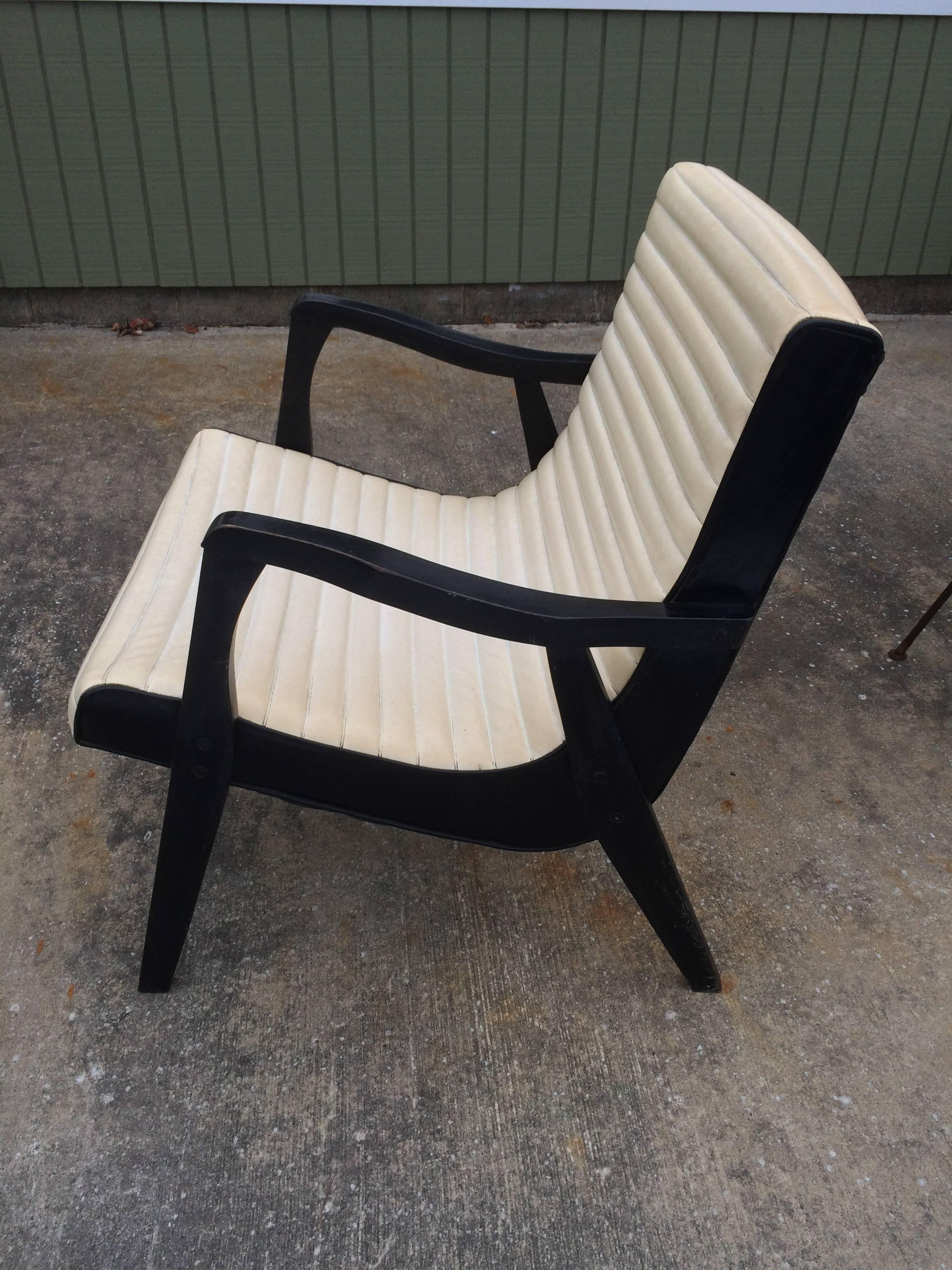 Mid-Century black and ivory vinyl lounge chair. Channel back design with dramatic cream and black color contrast. Epic lines.
DIMENSIONS
H 30 in. x W 26 in. x D 28. Seat height 18.5 in. Seat width is 22.50 in. Seat depth is 18 in.