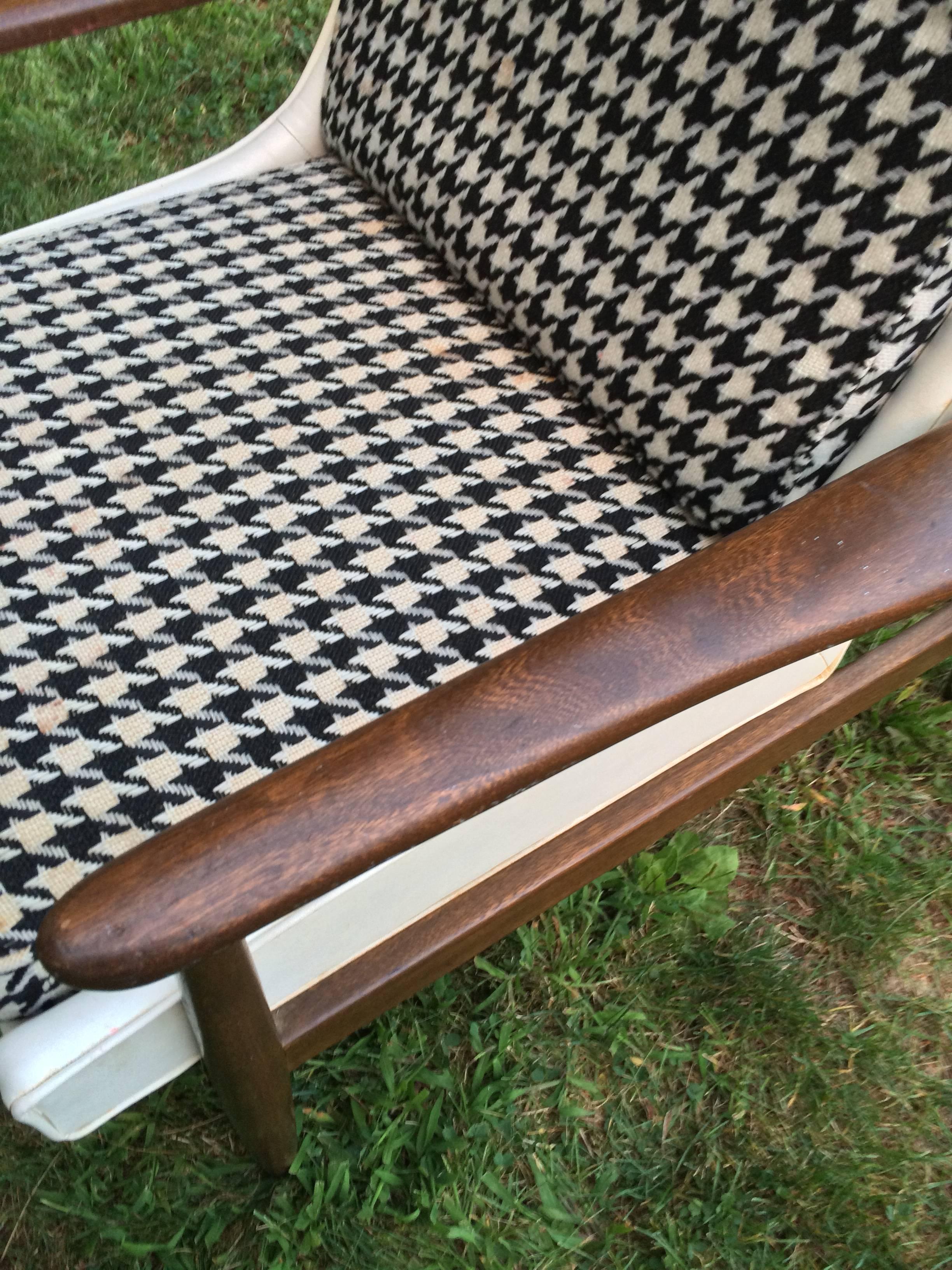 Mid-Century Modern Walnut Lounge Chair 1