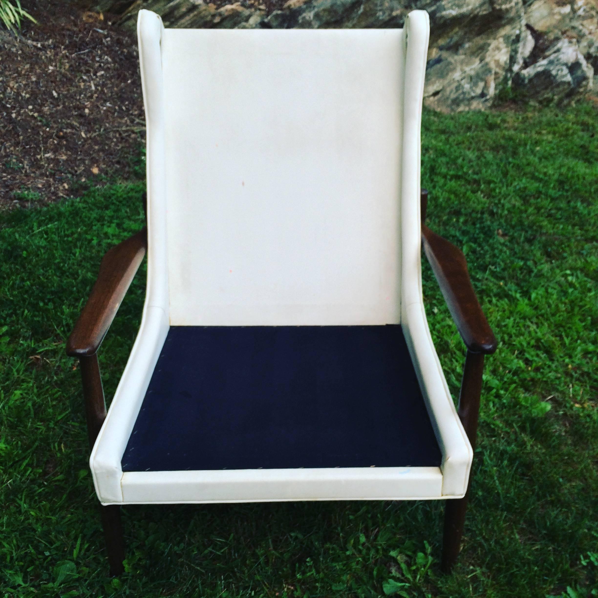 Mid-Century Modern Walnut Lounge Chair 2