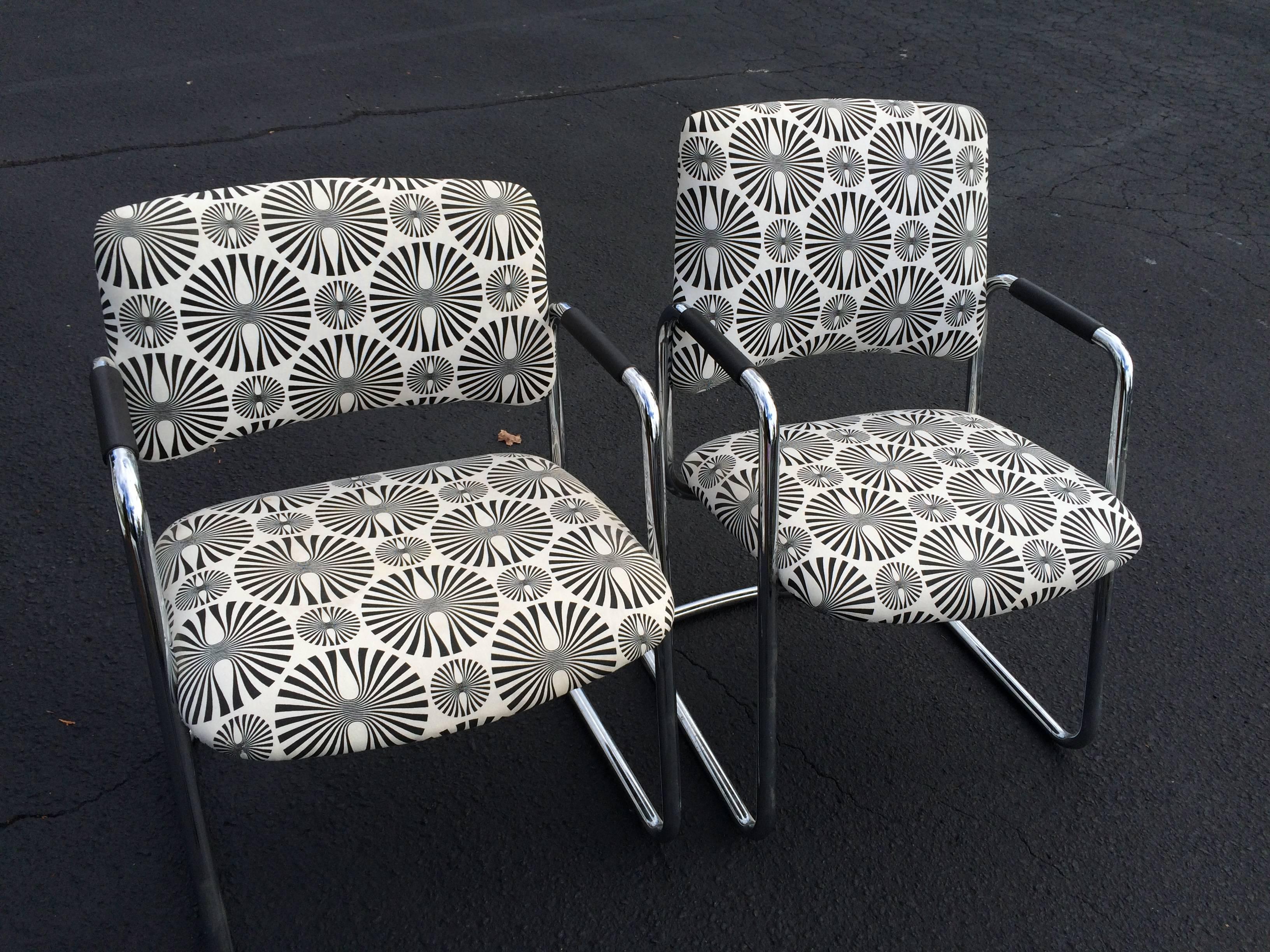 Pair of Mid-Century Optical Art Chairs in Black and White In Good Condition In Redding, CT