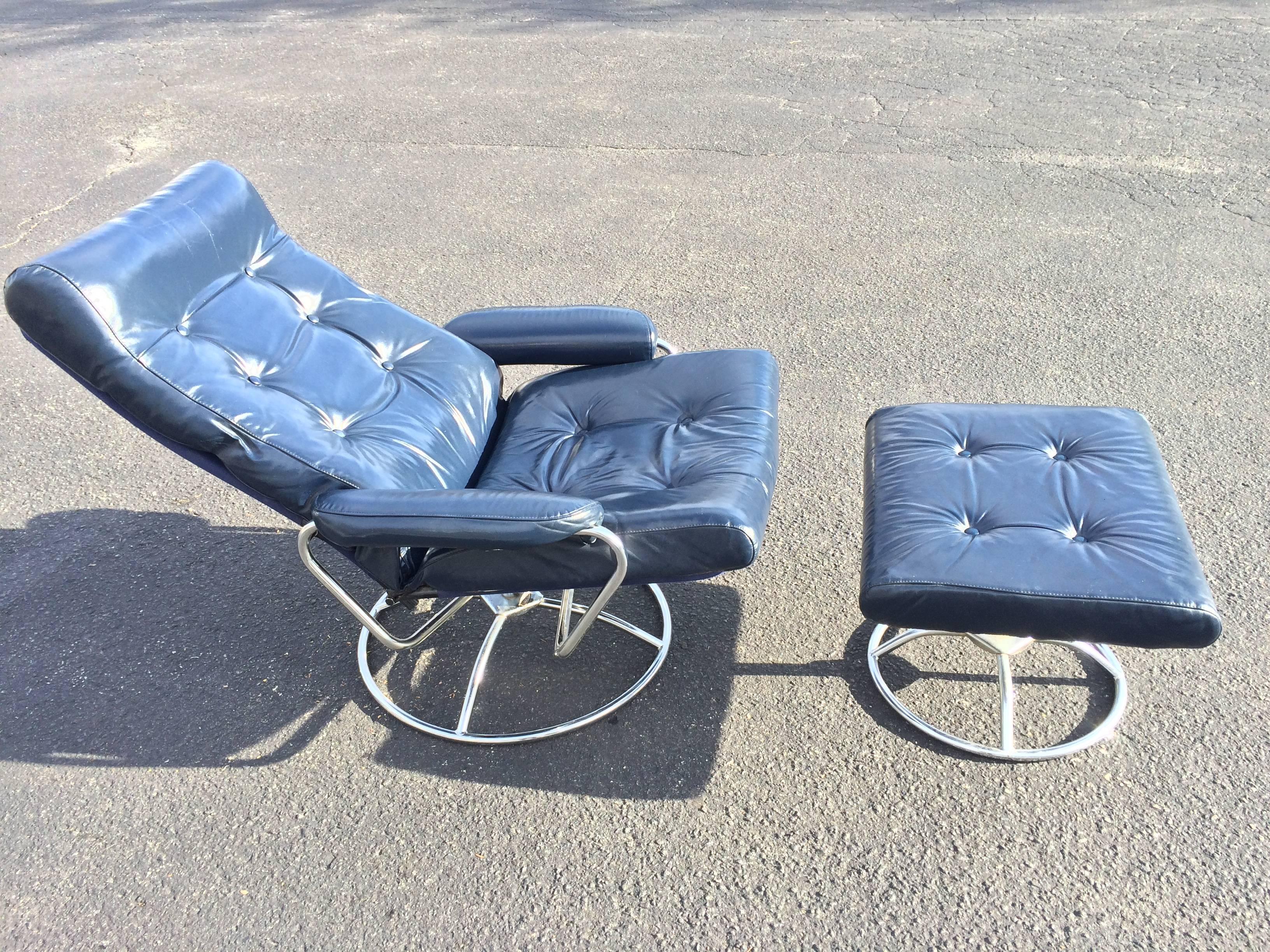 Mid-20th Century Leather Plycraft  Recliner Lounge Chair and Ottoman in Blue