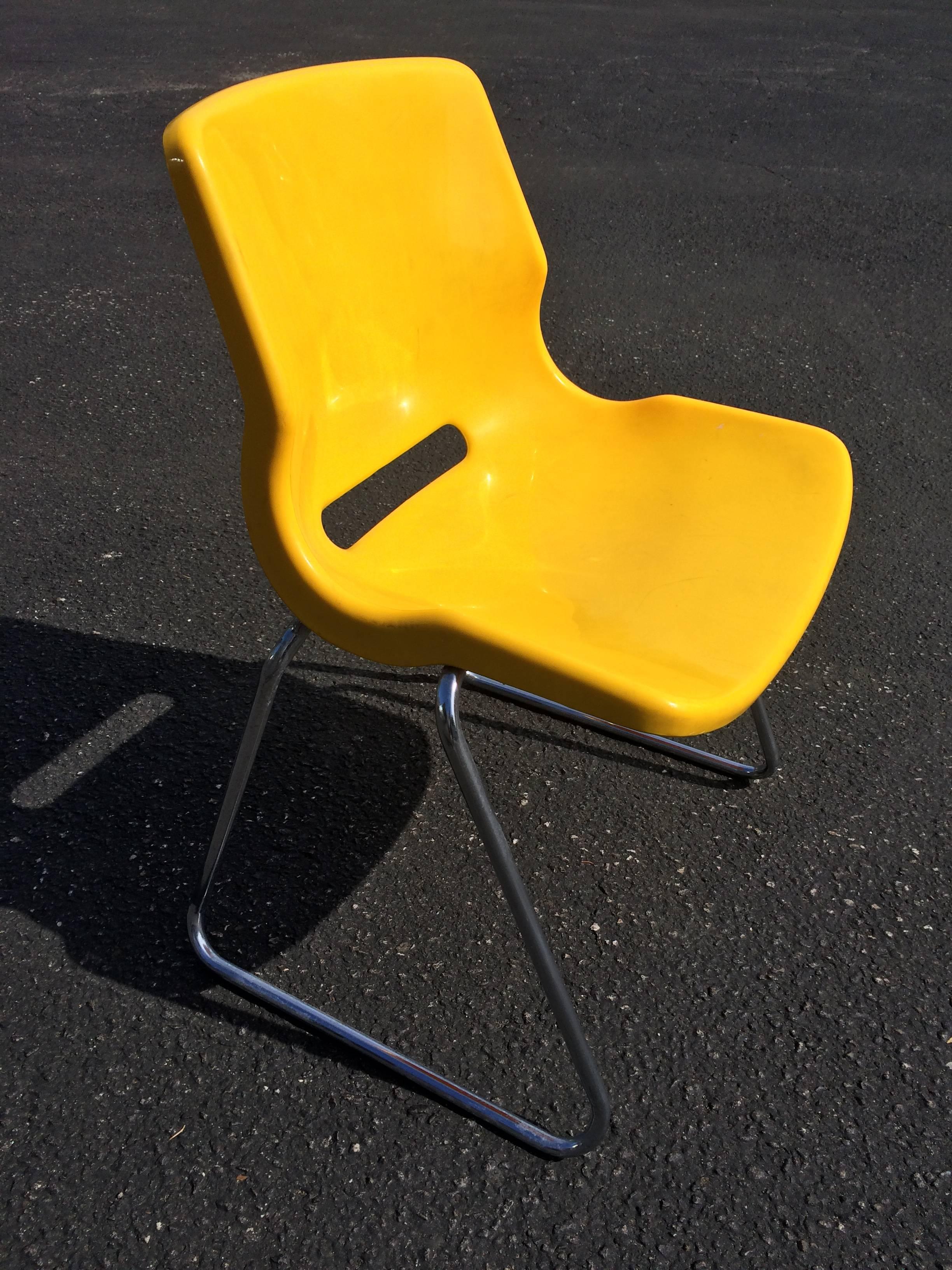 Suédois Chaise d'appoint jaune signée Overman