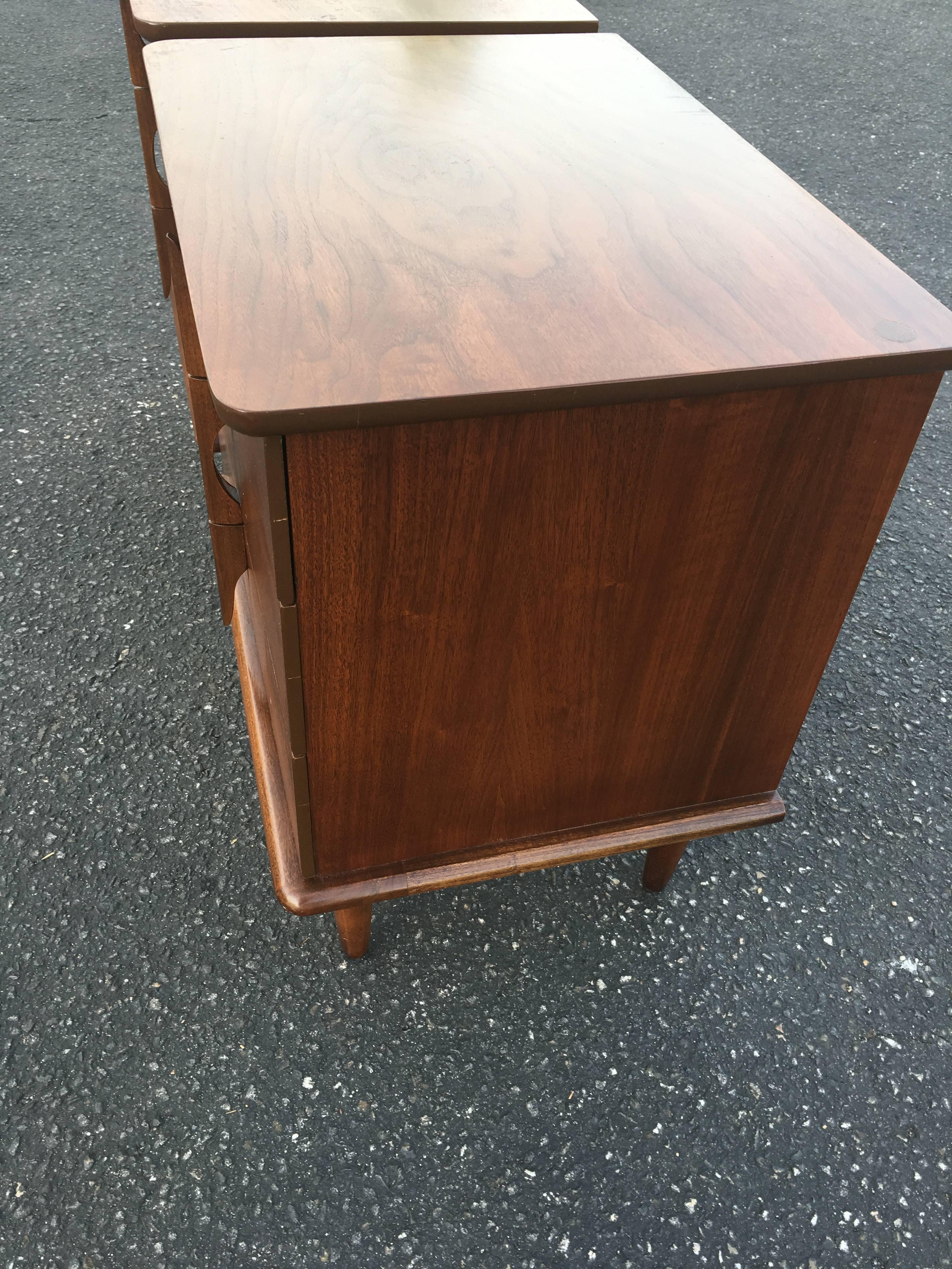 Composition Pair of Mid-Century Modern Nightstands