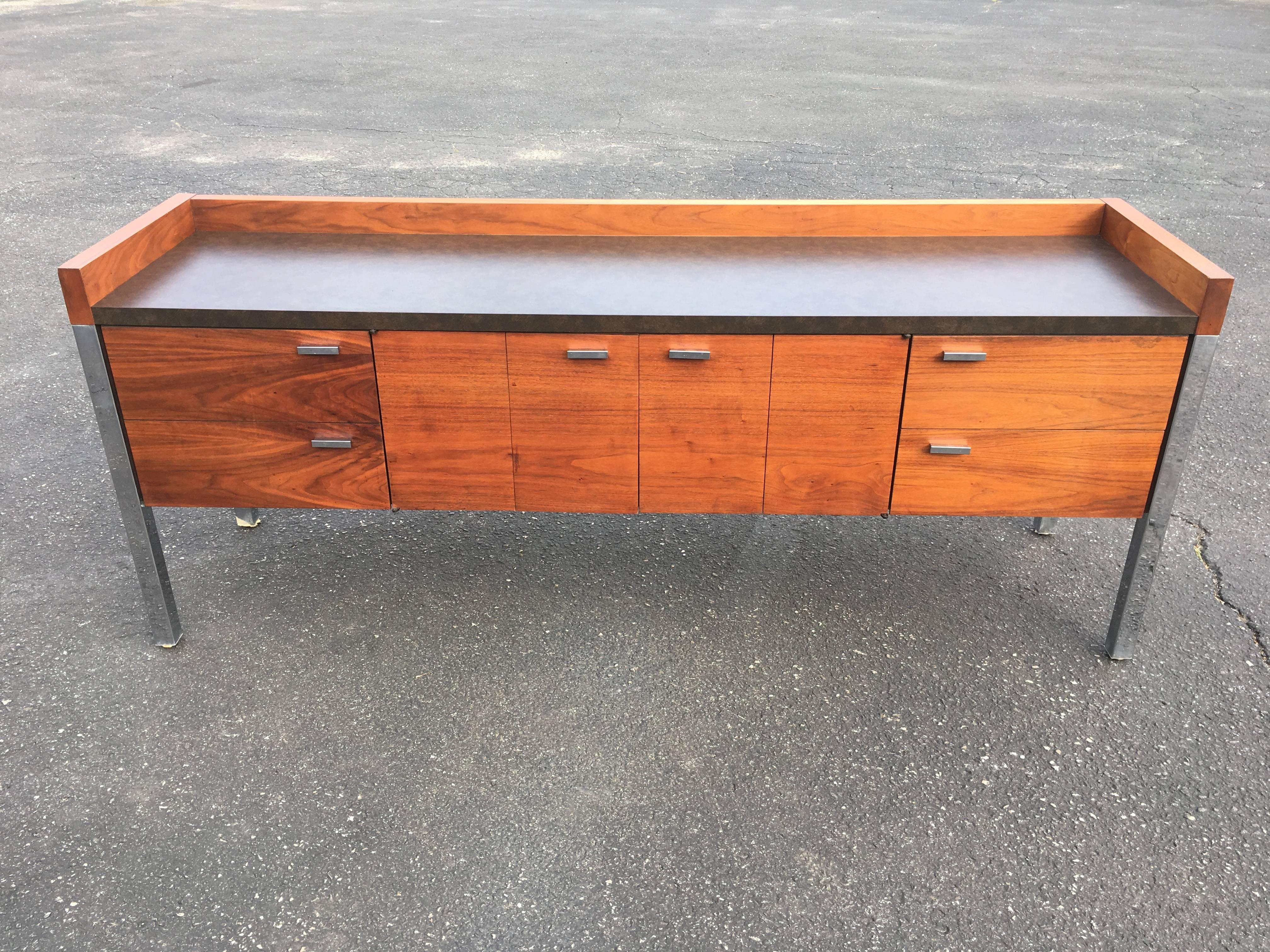 Mid-Century Modern Office credenza in the style of Knoll. Although Monarch Furniture is not a well-known name in 1977 Monarch Furniture was listed as a subsidiary of Mohasco Corp. Mohasco is one of the nation's largest home furnishings companies,