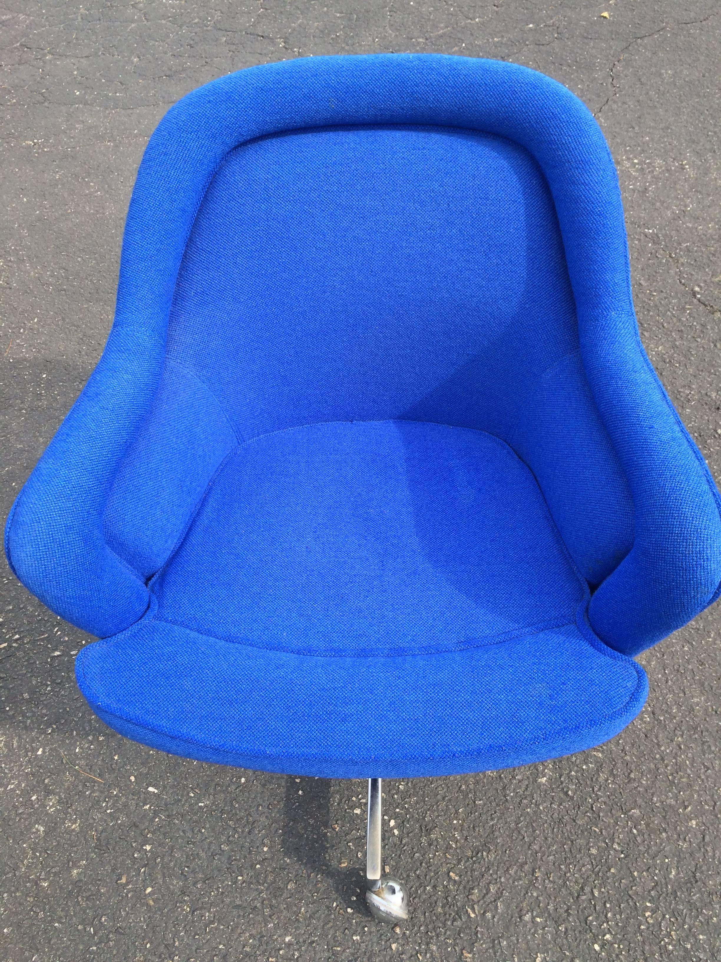 Mid-Century Swivel Chair in the Style of Max Pearson In Good Condition In Redding, CT