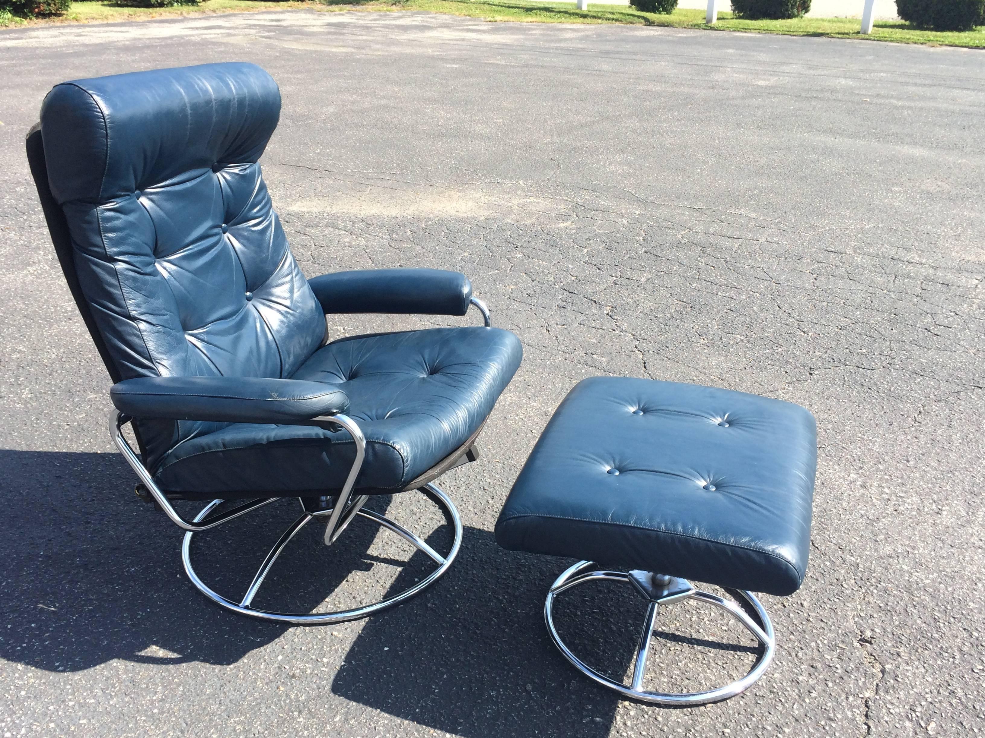  Leather Recliner Lounge Chair and Ottoman in Blue 2