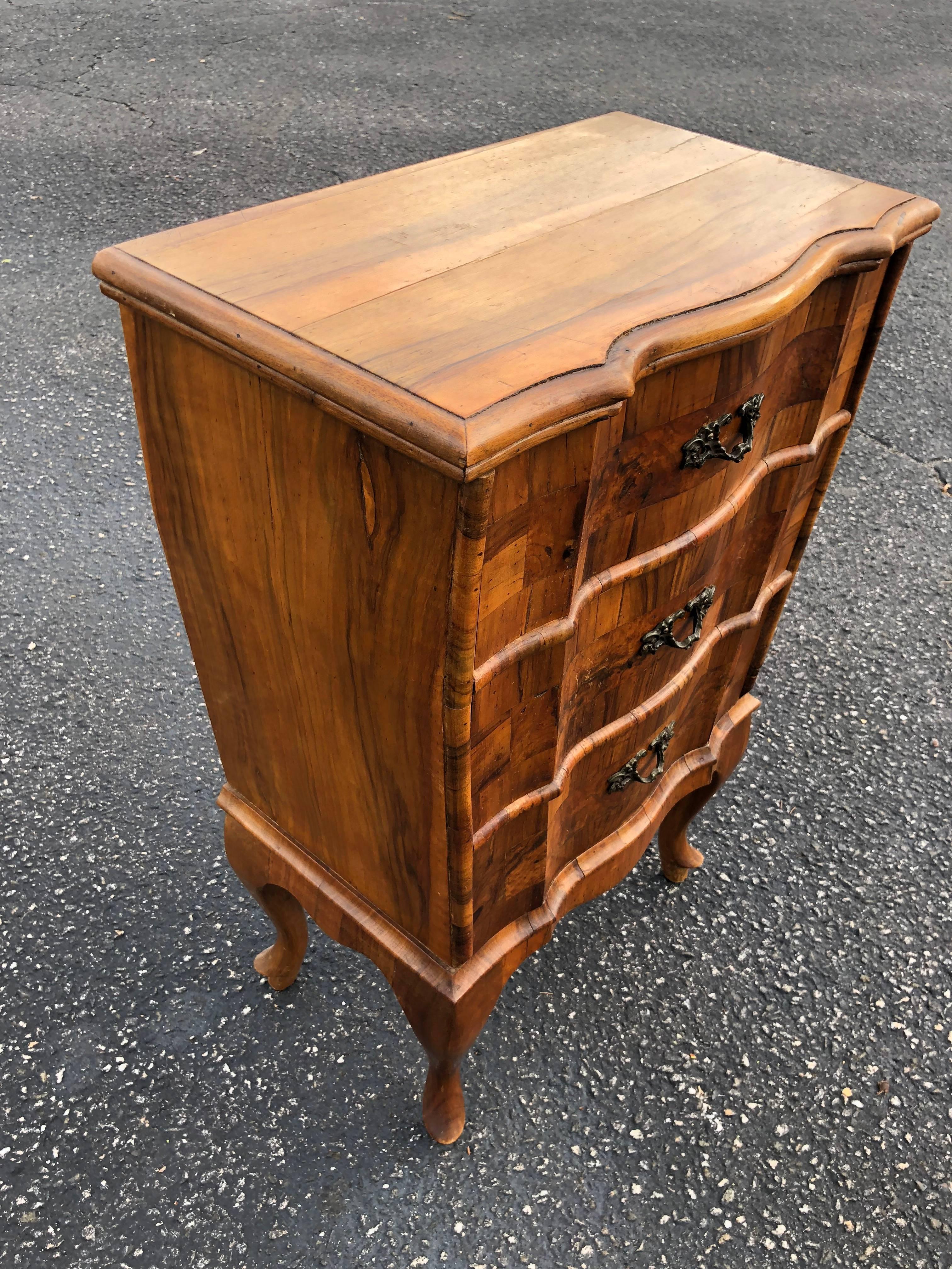 Italianate Olive Wood and Fruit Wood Chest of Drawers In Good Condition In Redding, CT