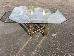 Table basse en laiton et verre Hollywood Regency