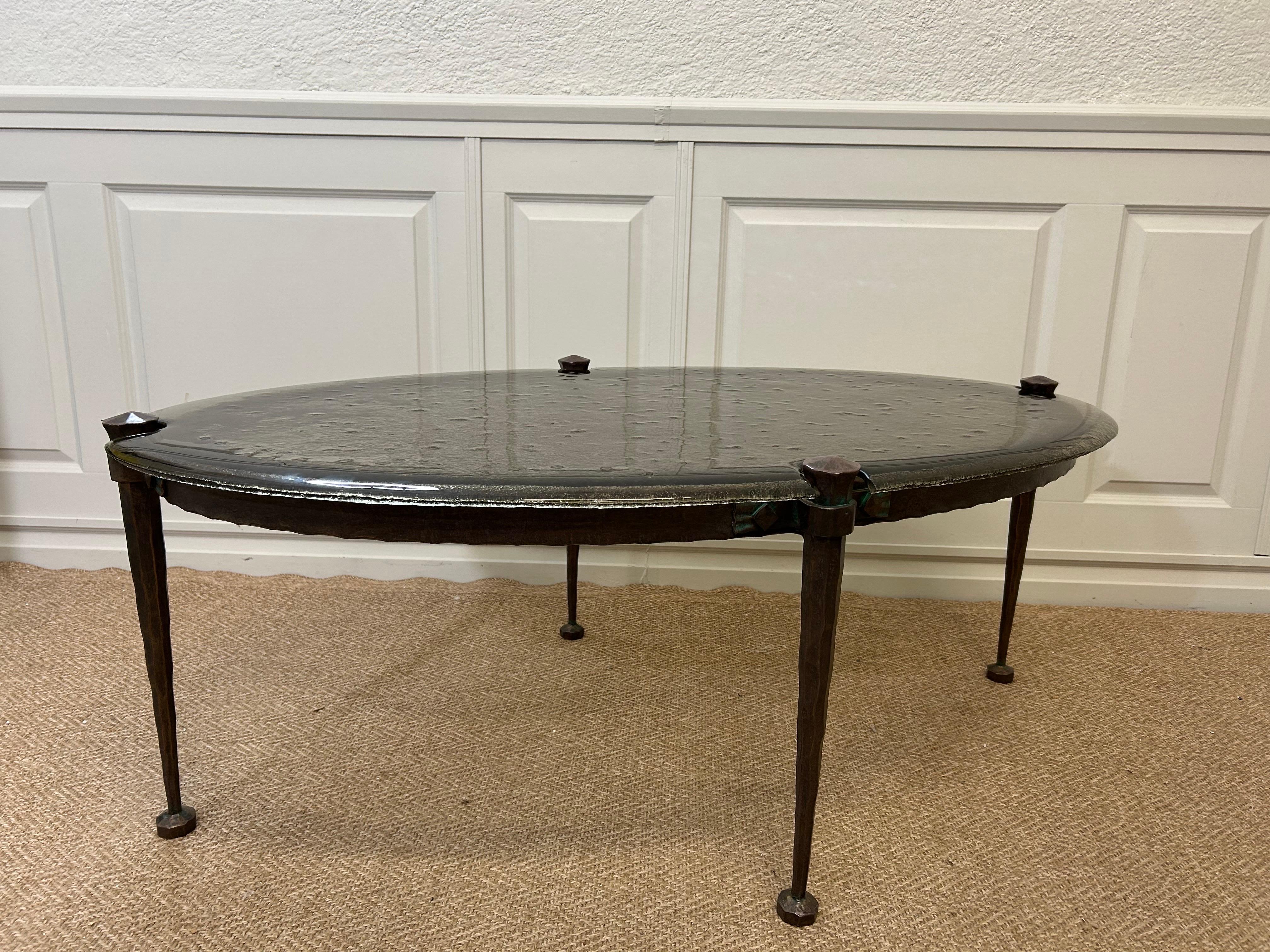 Table basse brutaliste en bronze et verre moulé par Lothar Klute, Allemagne, années 1990 en vente 6