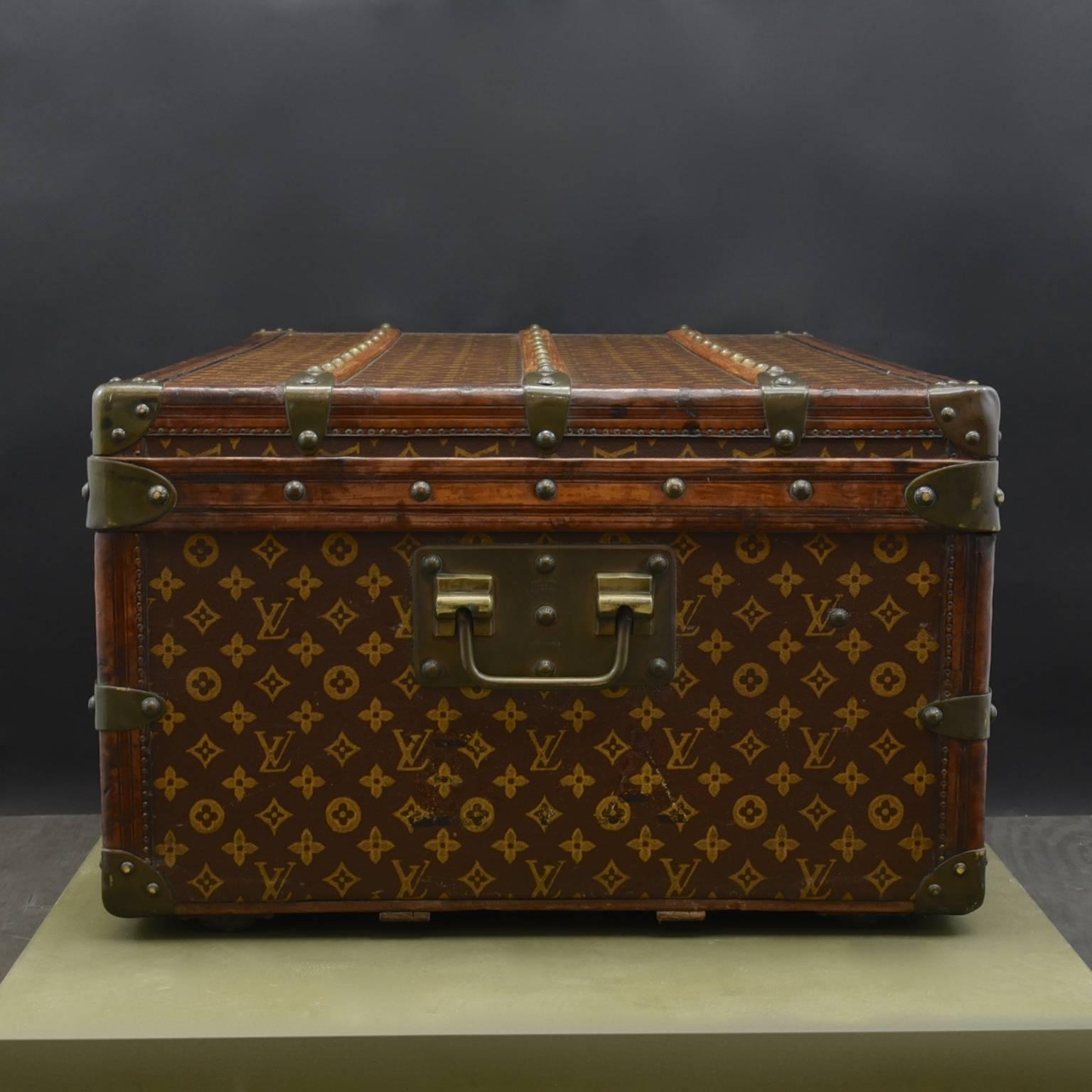 lv trunk monogram